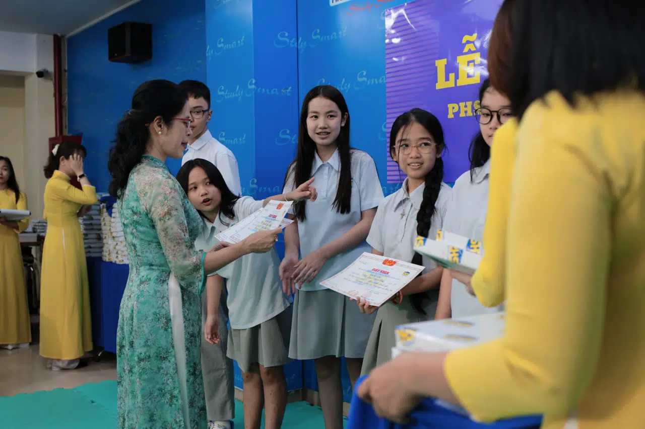 KHI NIỀM VUI NỞ HOA