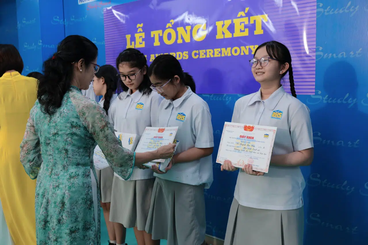KHI NIỀM VUI NỞ HOA