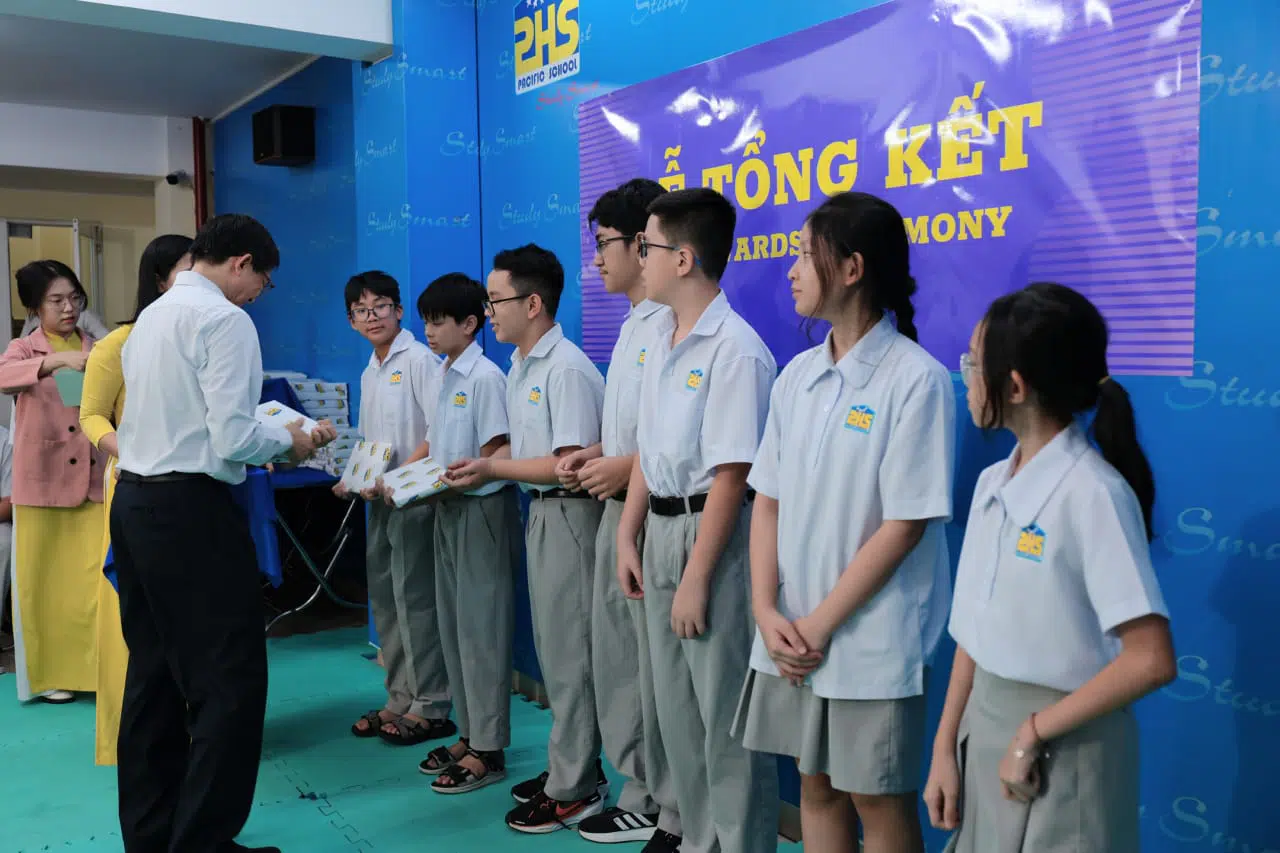 KHI NIỀM VUI NỞ HOA