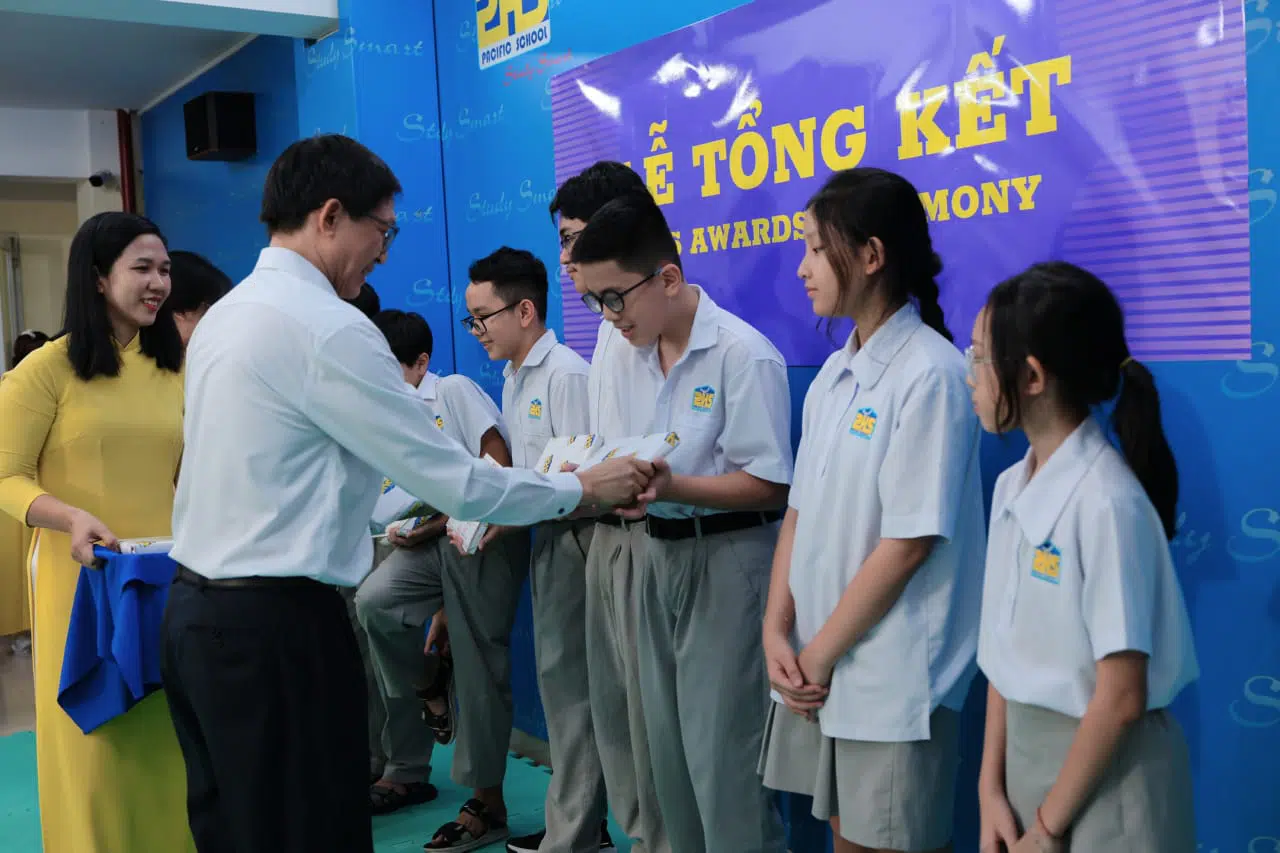 KHI NIỀM VUI NỞ HOA