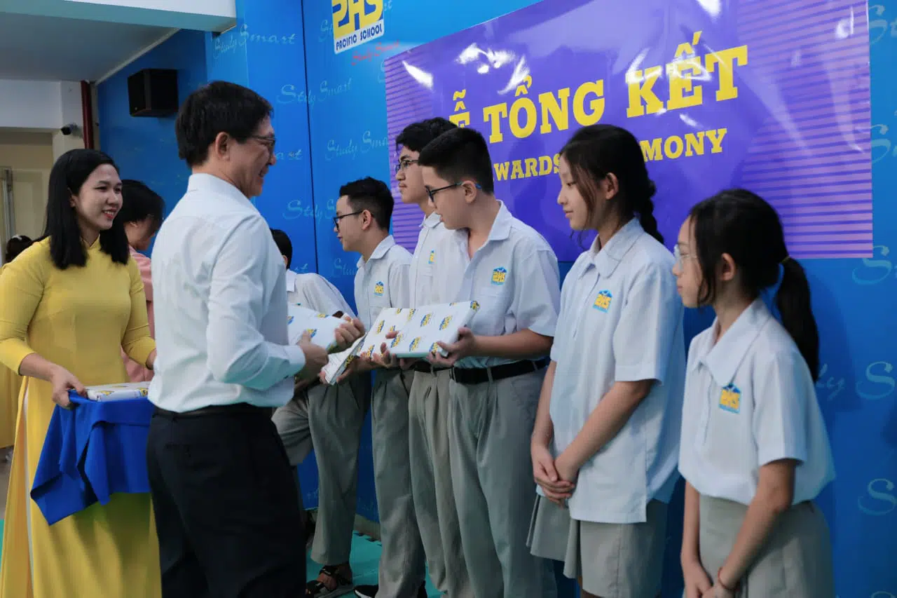 KHI NIỀM VUI NỞ HOA