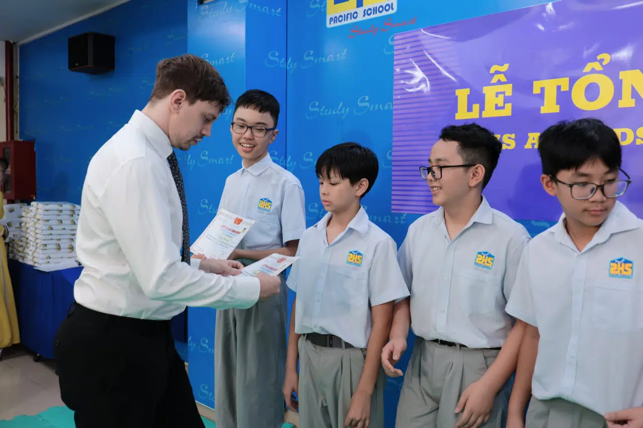 KHI NIỀM VUI NỞ HOA