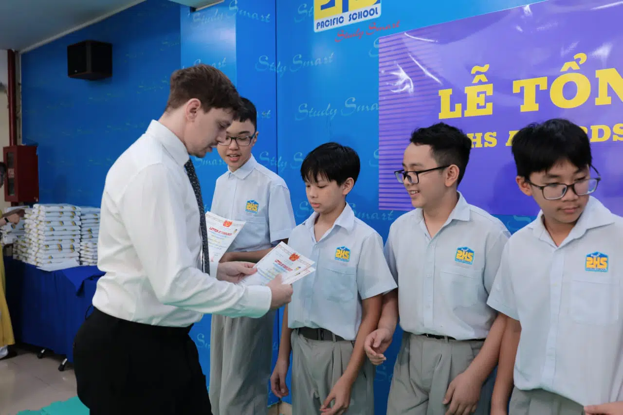 KHI NIỀM VUI NỞ HOA