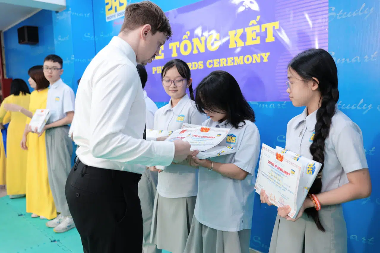 KHI NIỀM VUI NỞ HOA