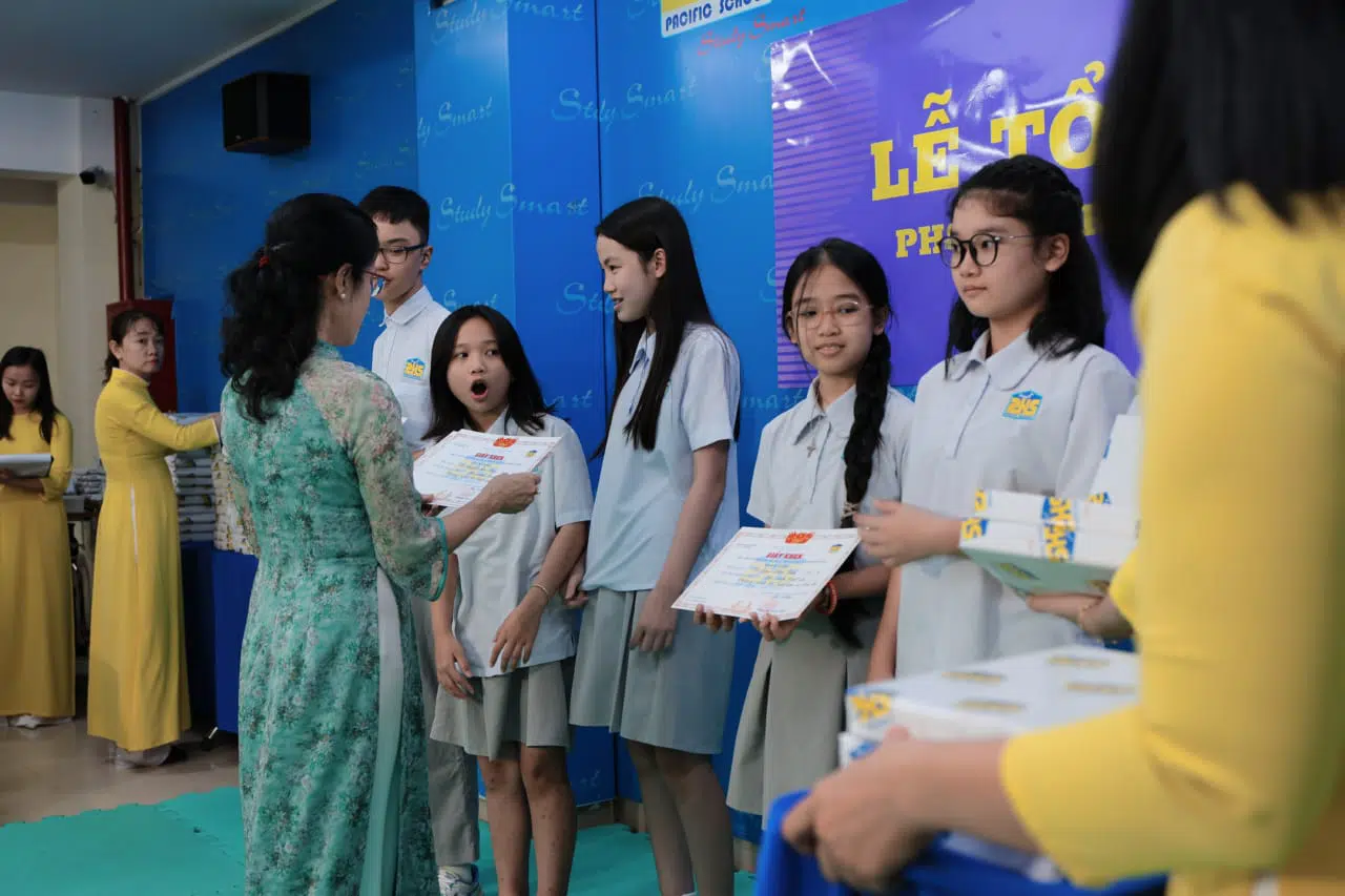 KHI NIỀM VUI NỞ HOA