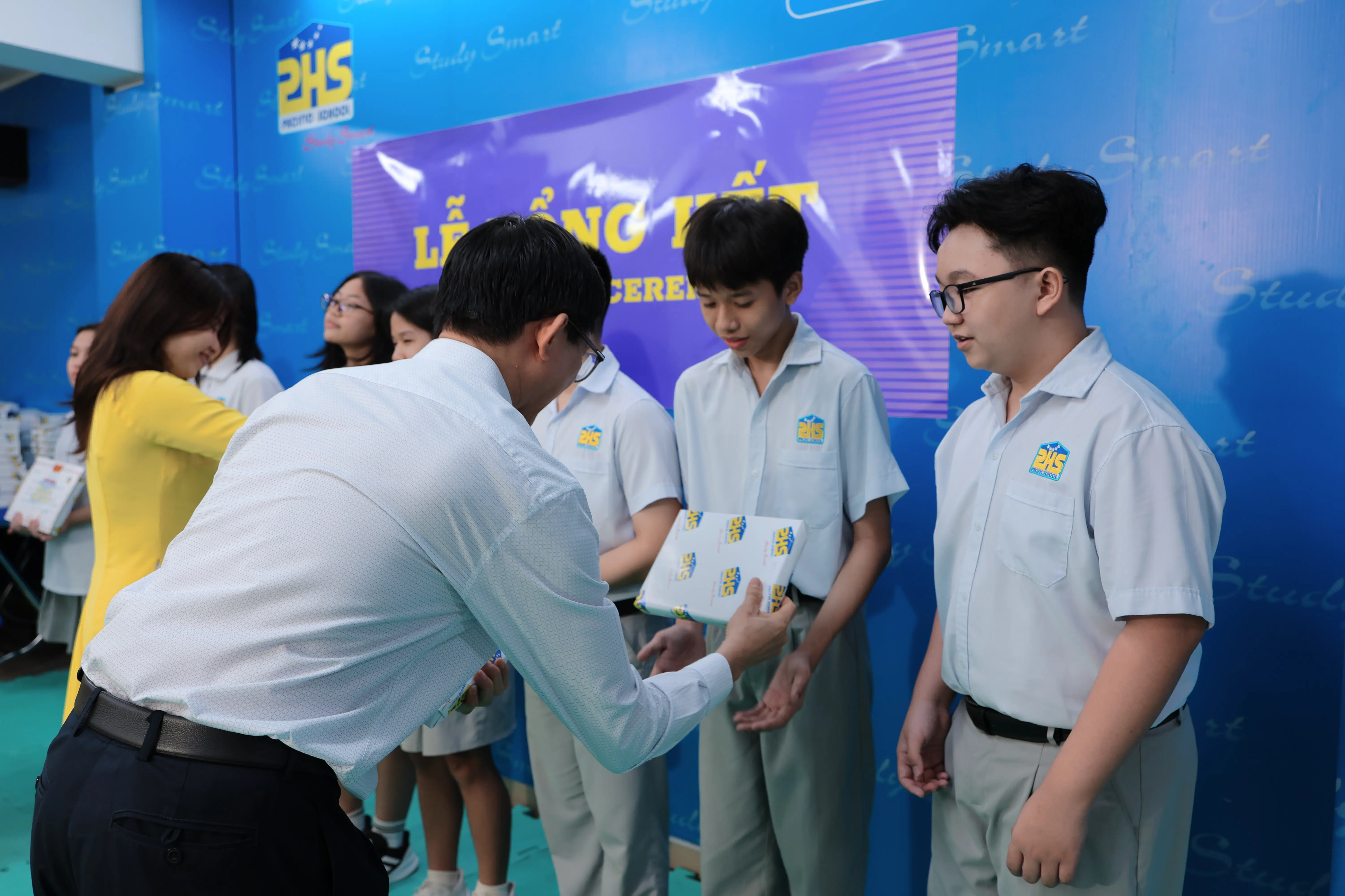 KHI NIỀM VUI NỞ HOA