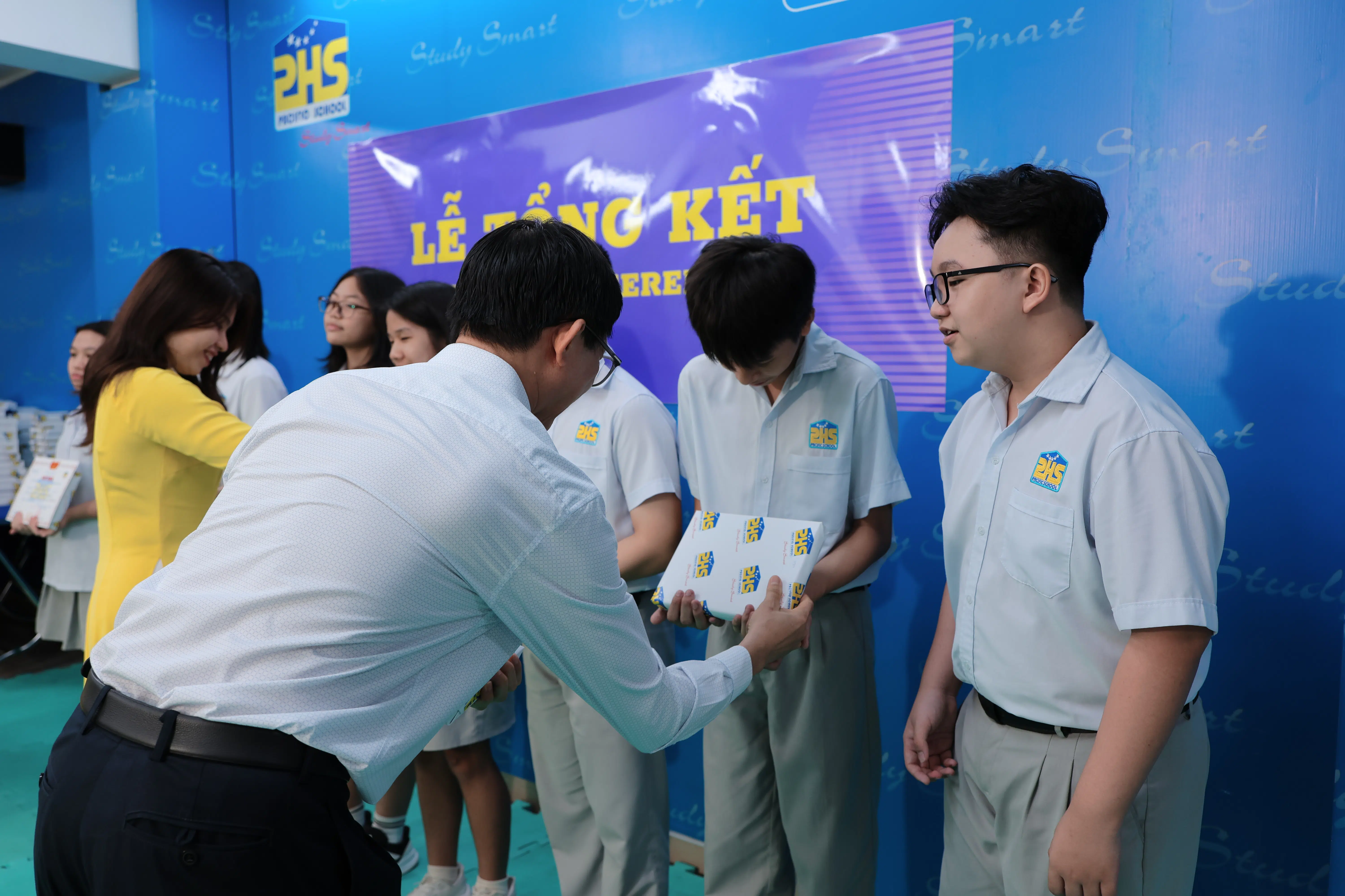 KHI NIỀM VUI NỞ HOA