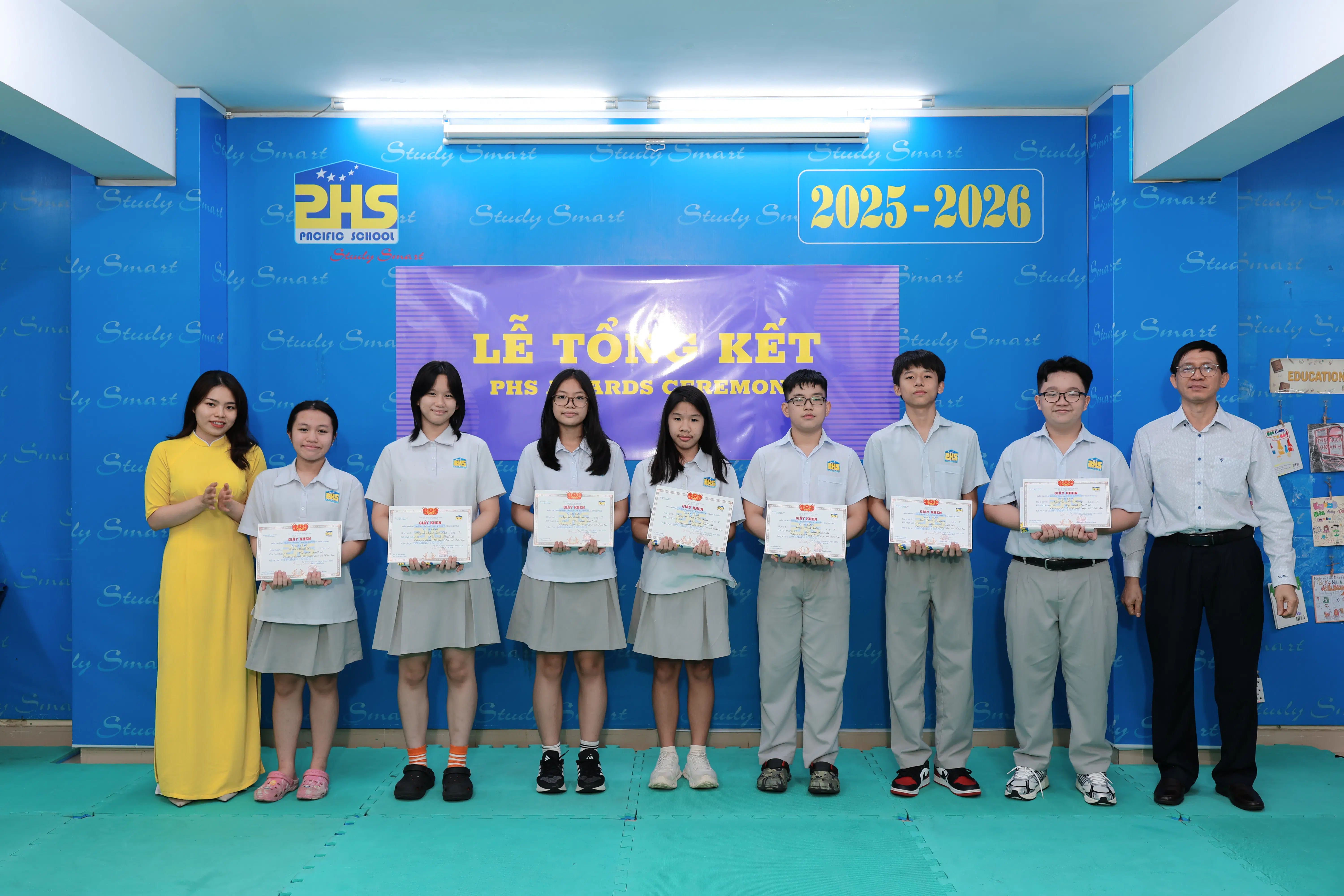 KHI NIỀM VUI NỞ HOA