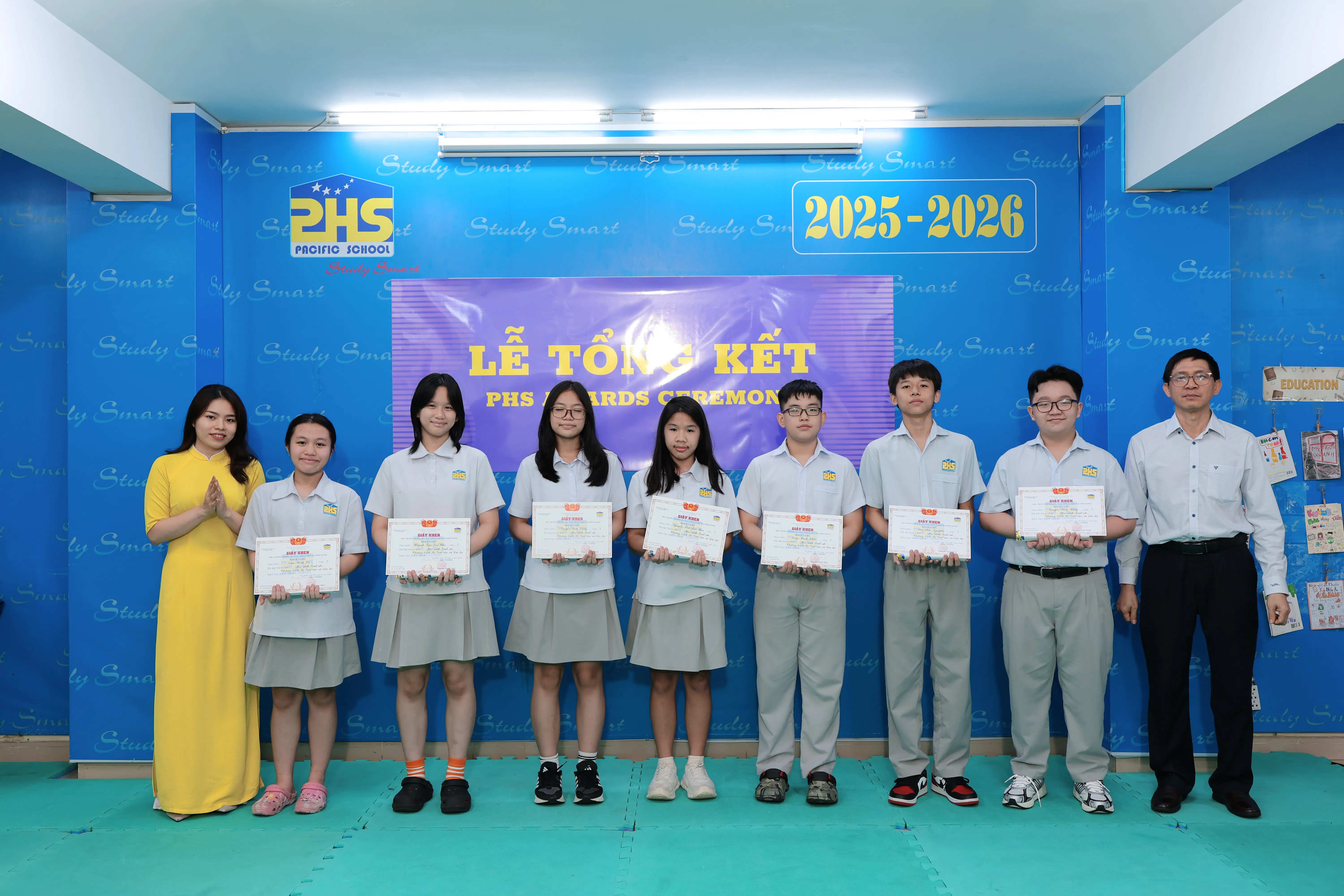 KHI NIỀM VUI NỞ HOA