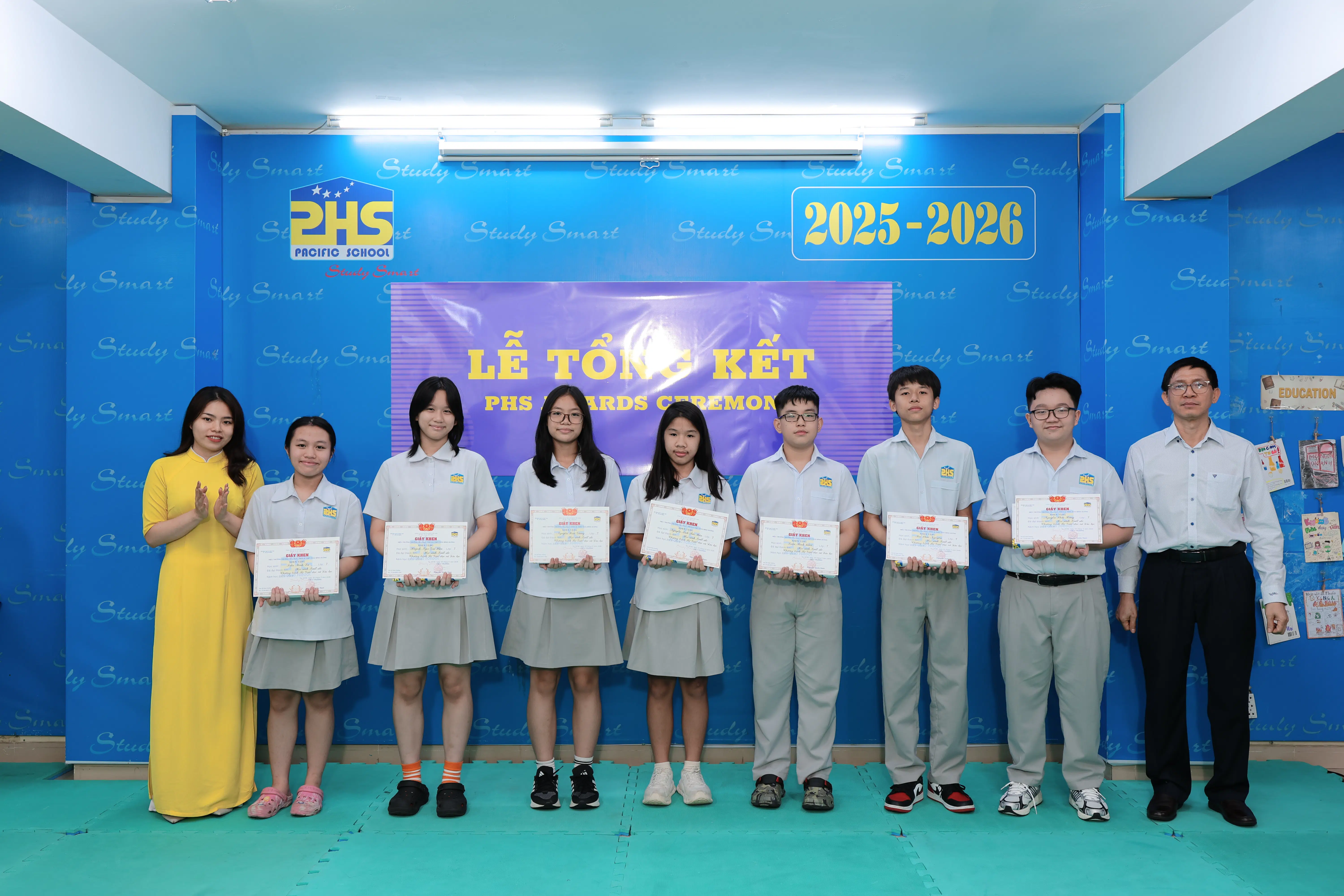 KHI NIỀM VUI NỞ HOA