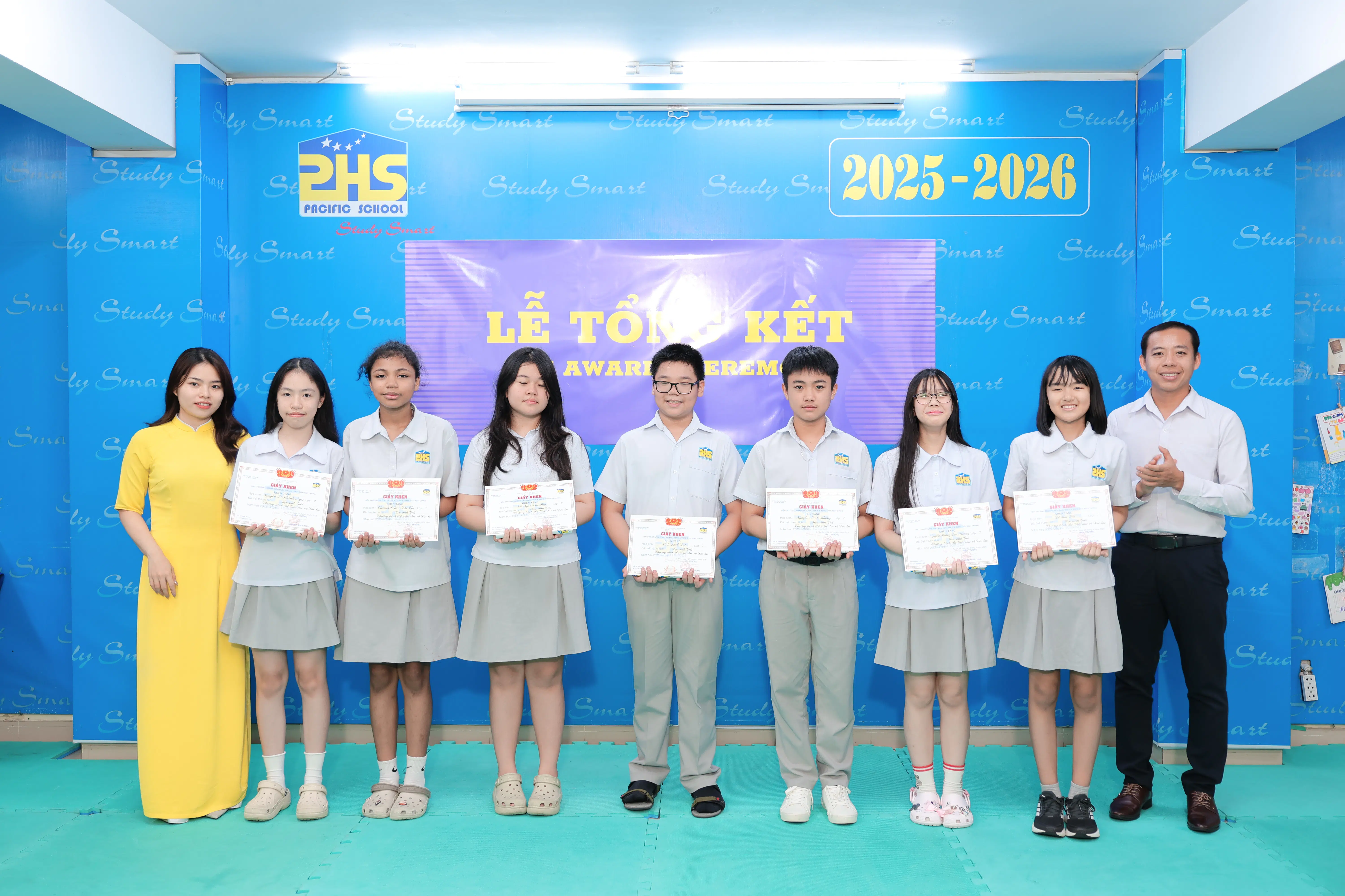 KHI NIỀM VUI NỞ HOA