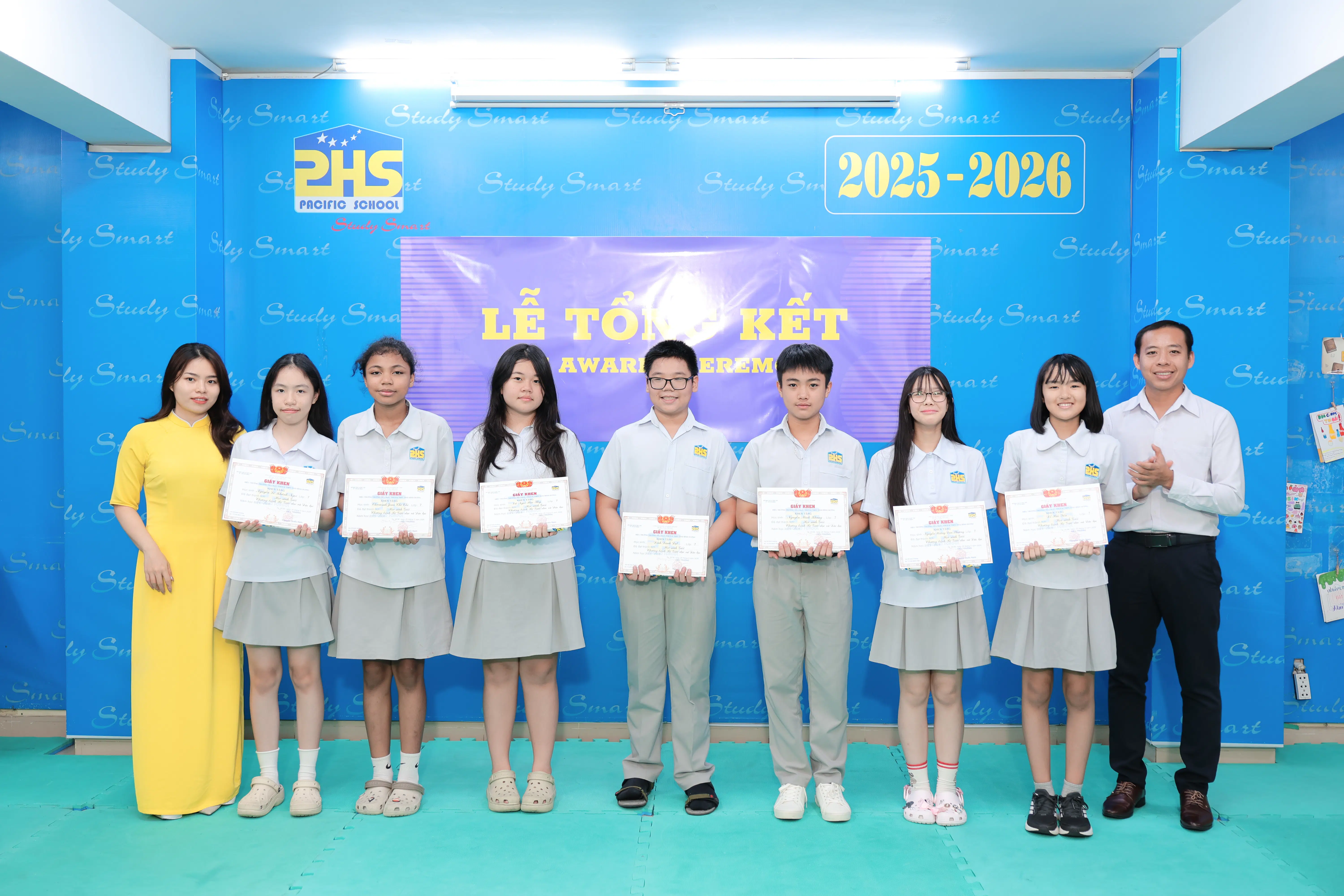 KHI NIỀM VUI NỞ HOA