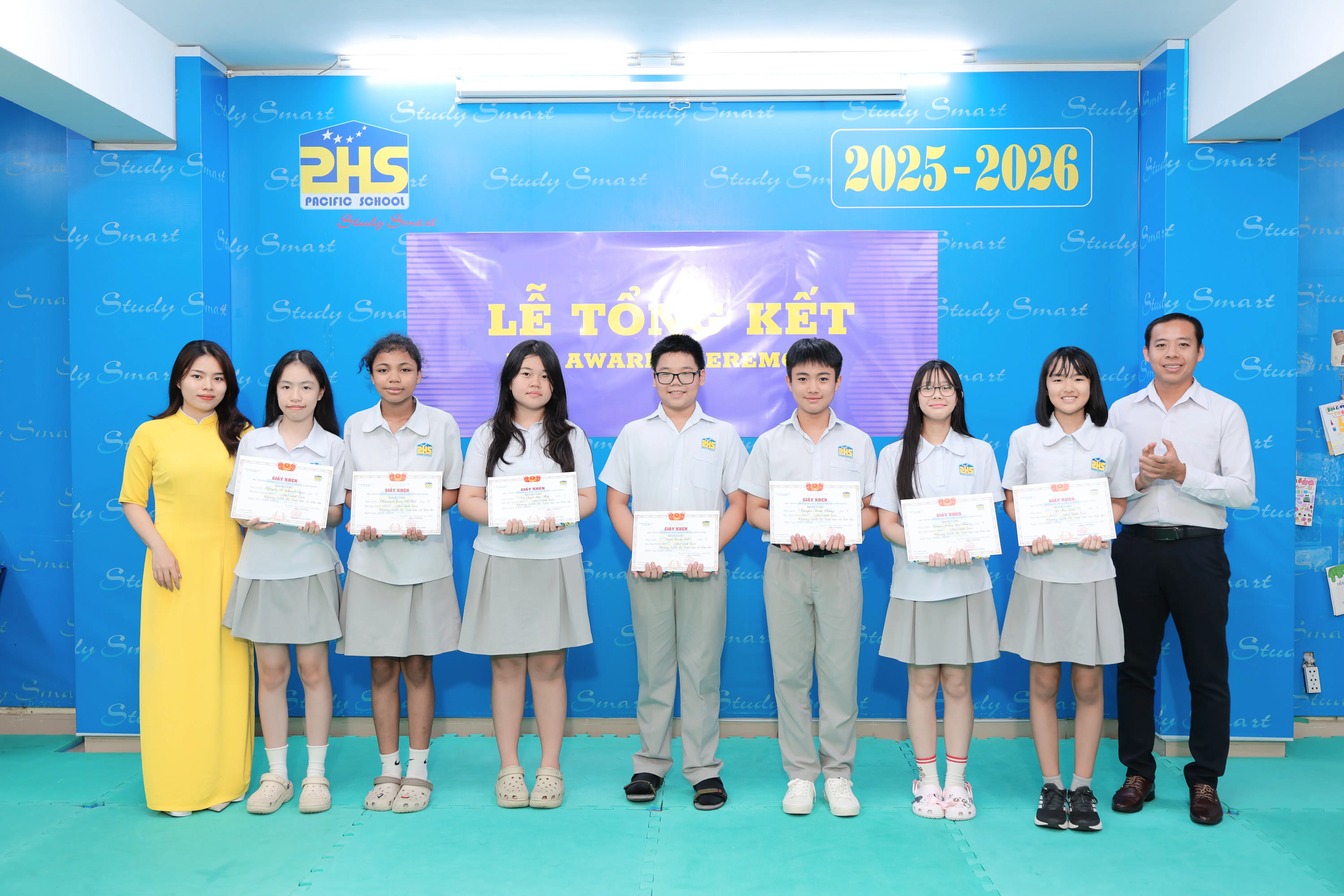 KHI NIỀM VUI NỞ HOA