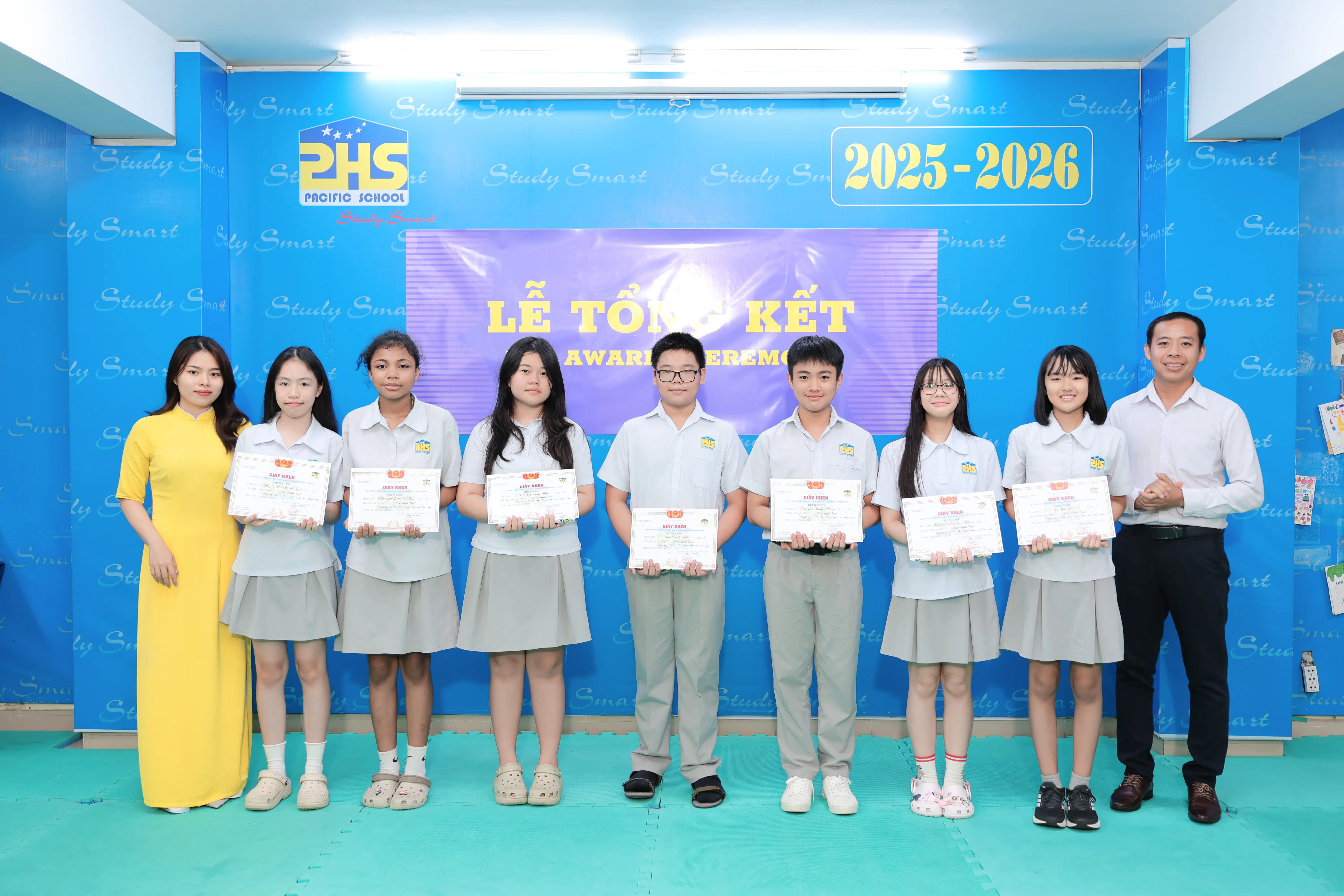 KHI NIỀM VUI NỞ HOA