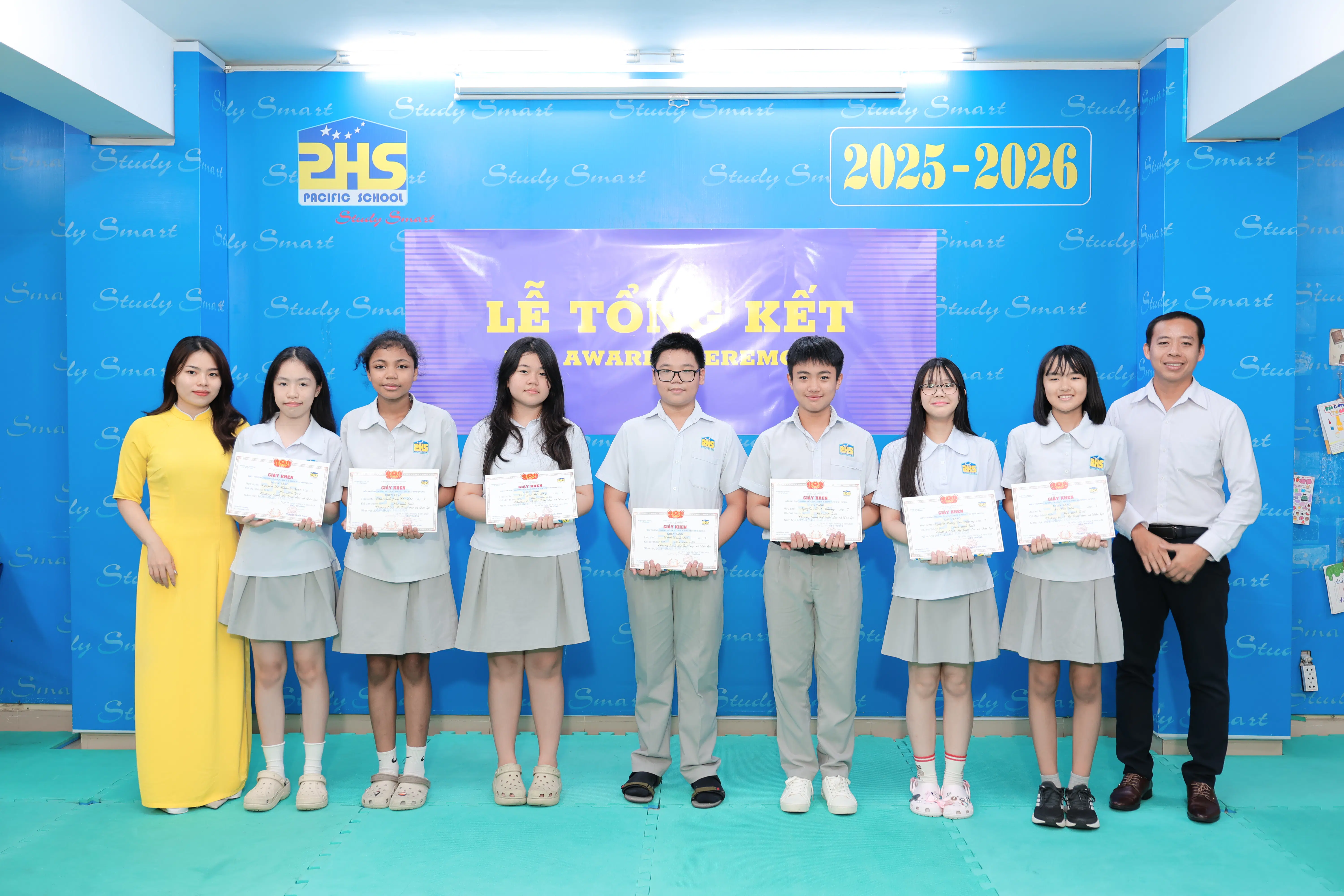 KHI NIỀM VUI NỞ HOA