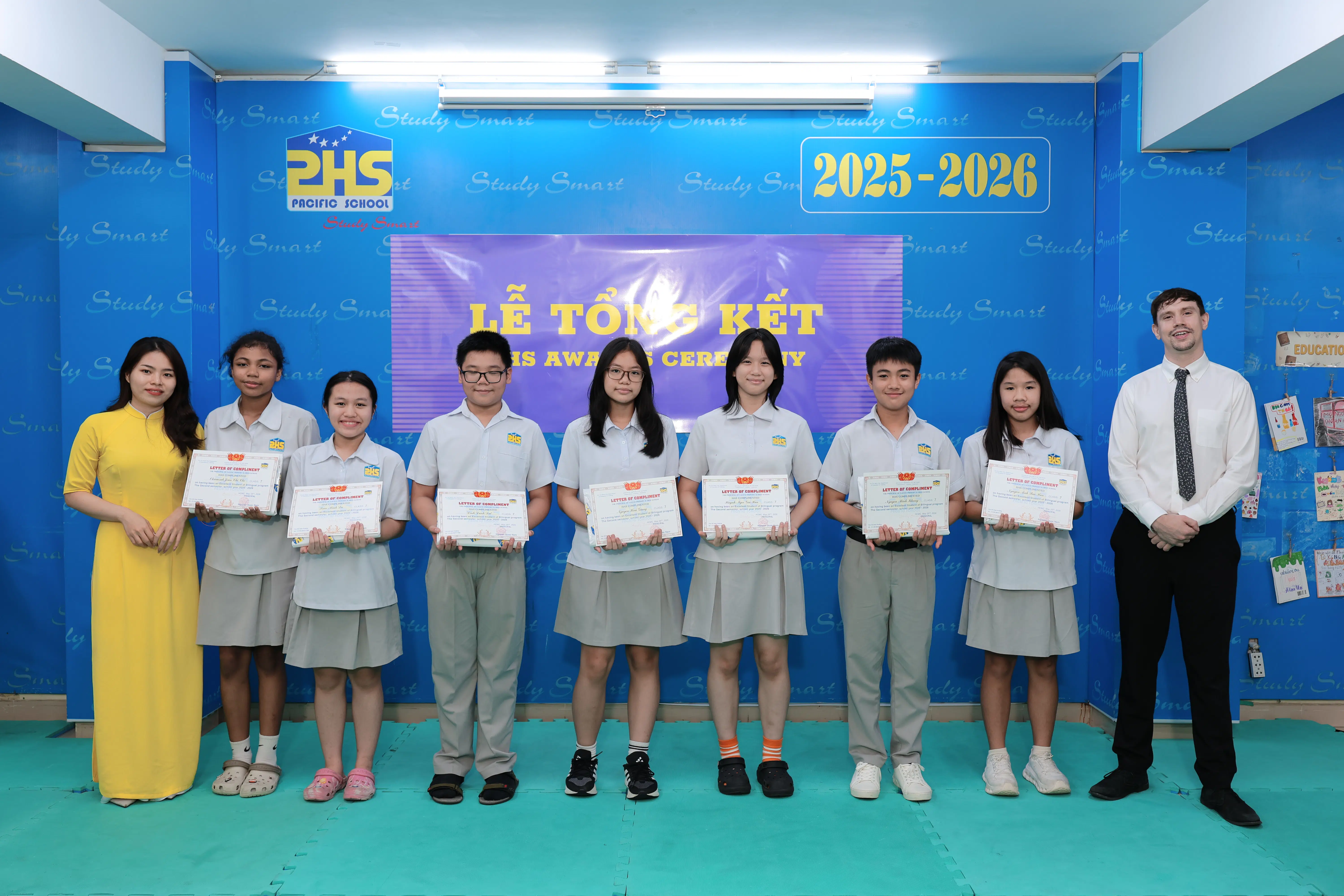 KHI NIỀM VUI NỞ HOA