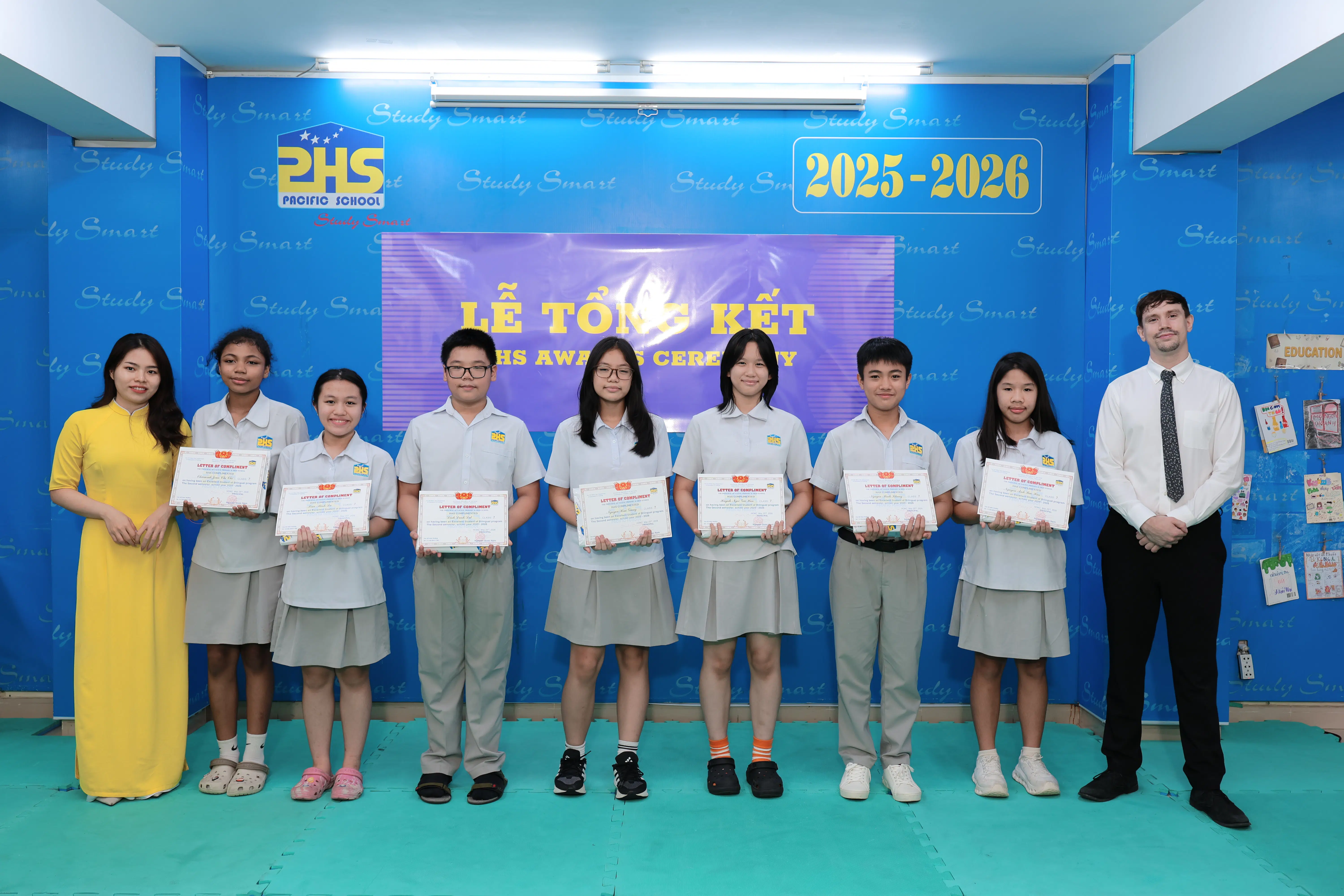 KHI NIỀM VUI NỞ HOA