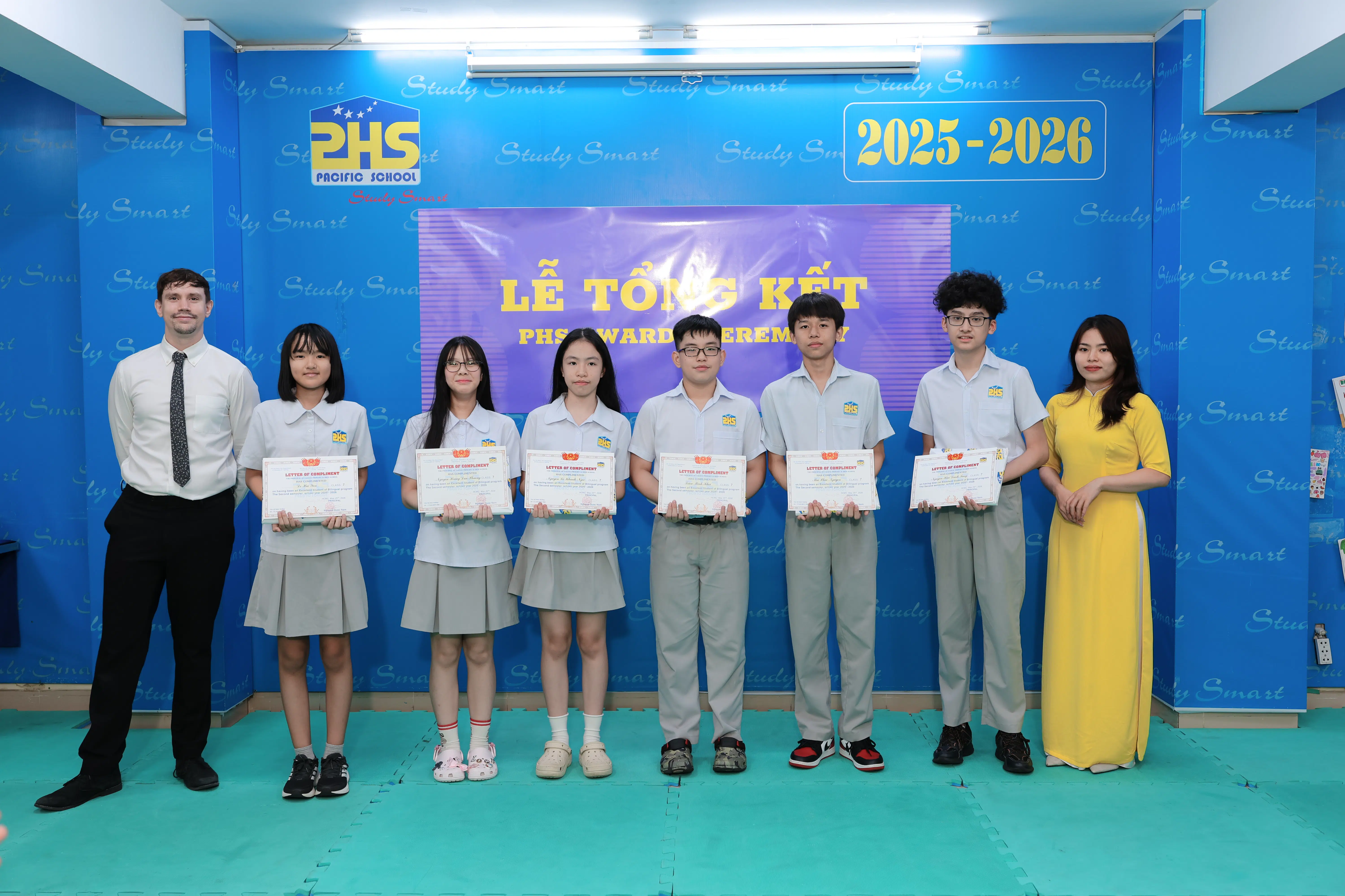KHI NIỀM VUI NỞ HOA
