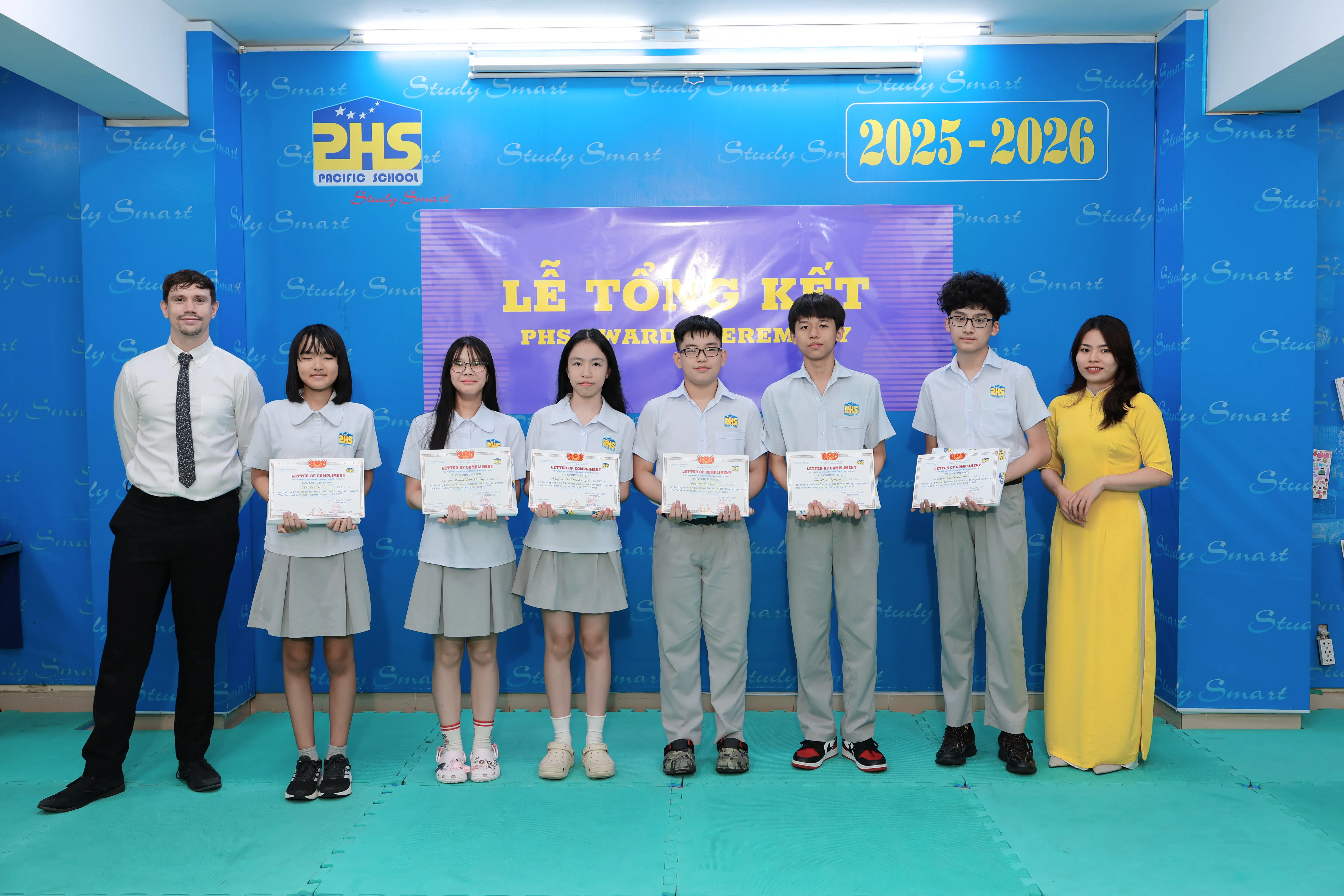 KHI NIỀM VUI NỞ HOA