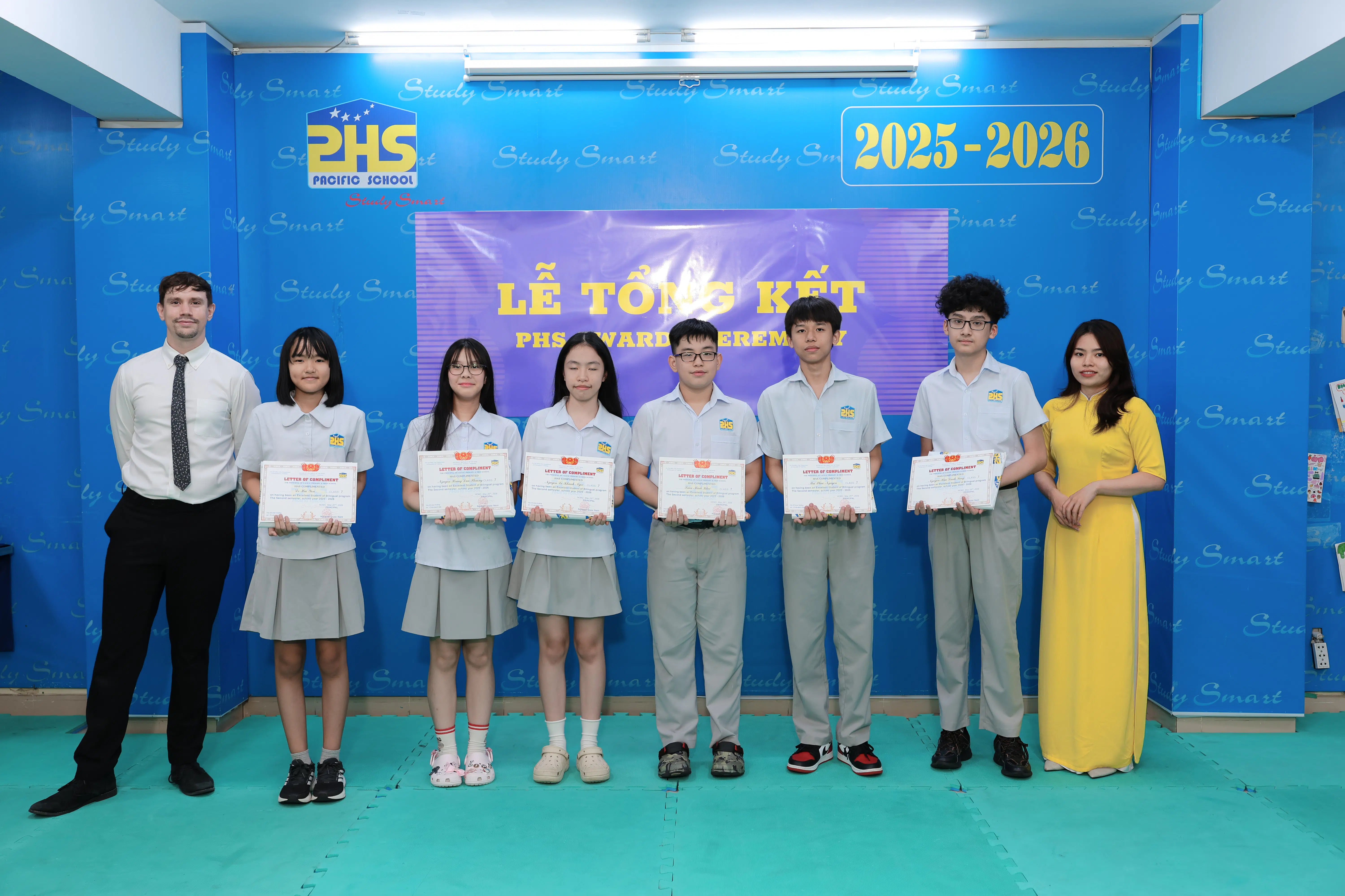 KHI NIỀM VUI NỞ HOA