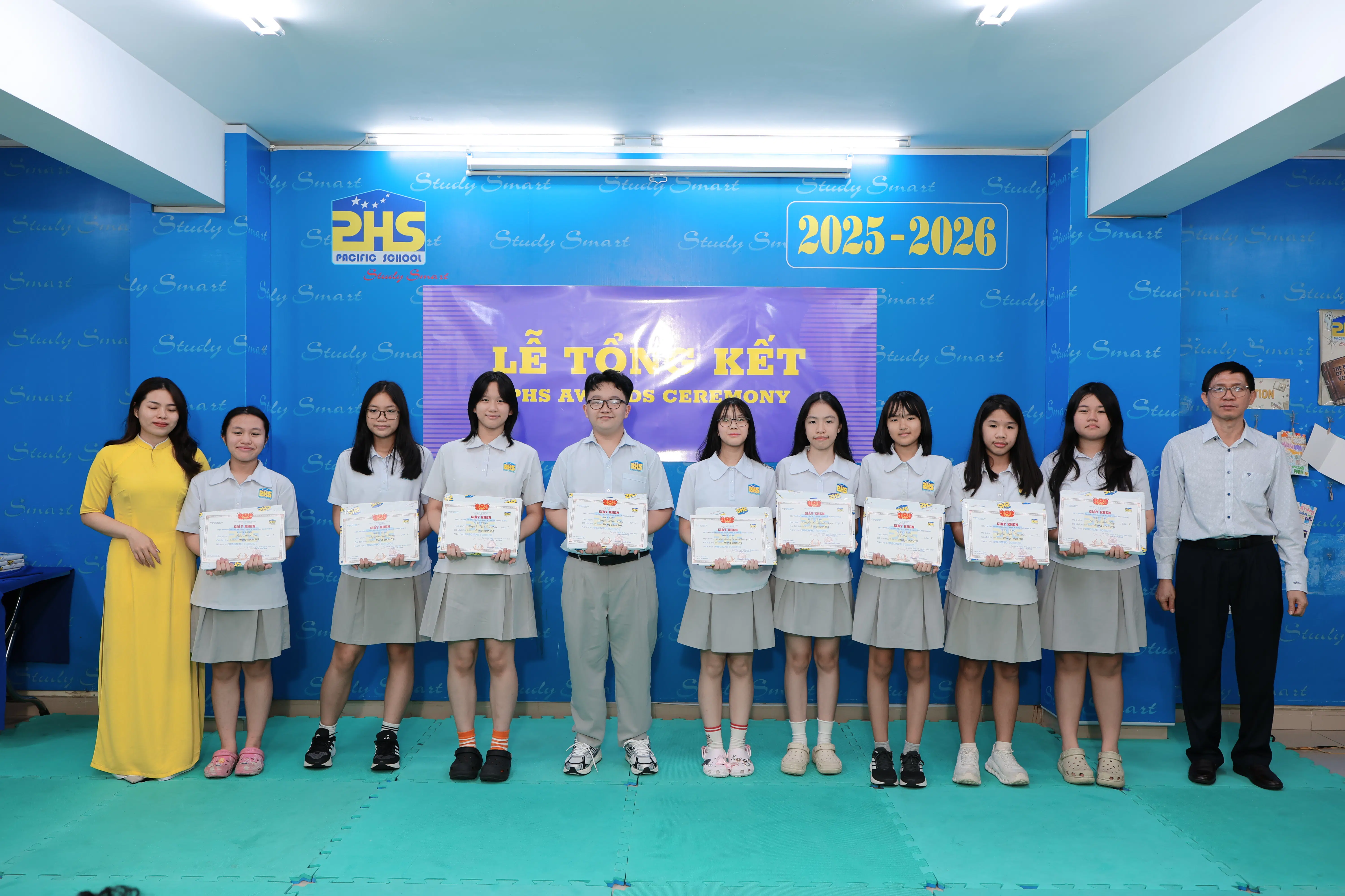 KHI NIỀM VUI NỞ HOA