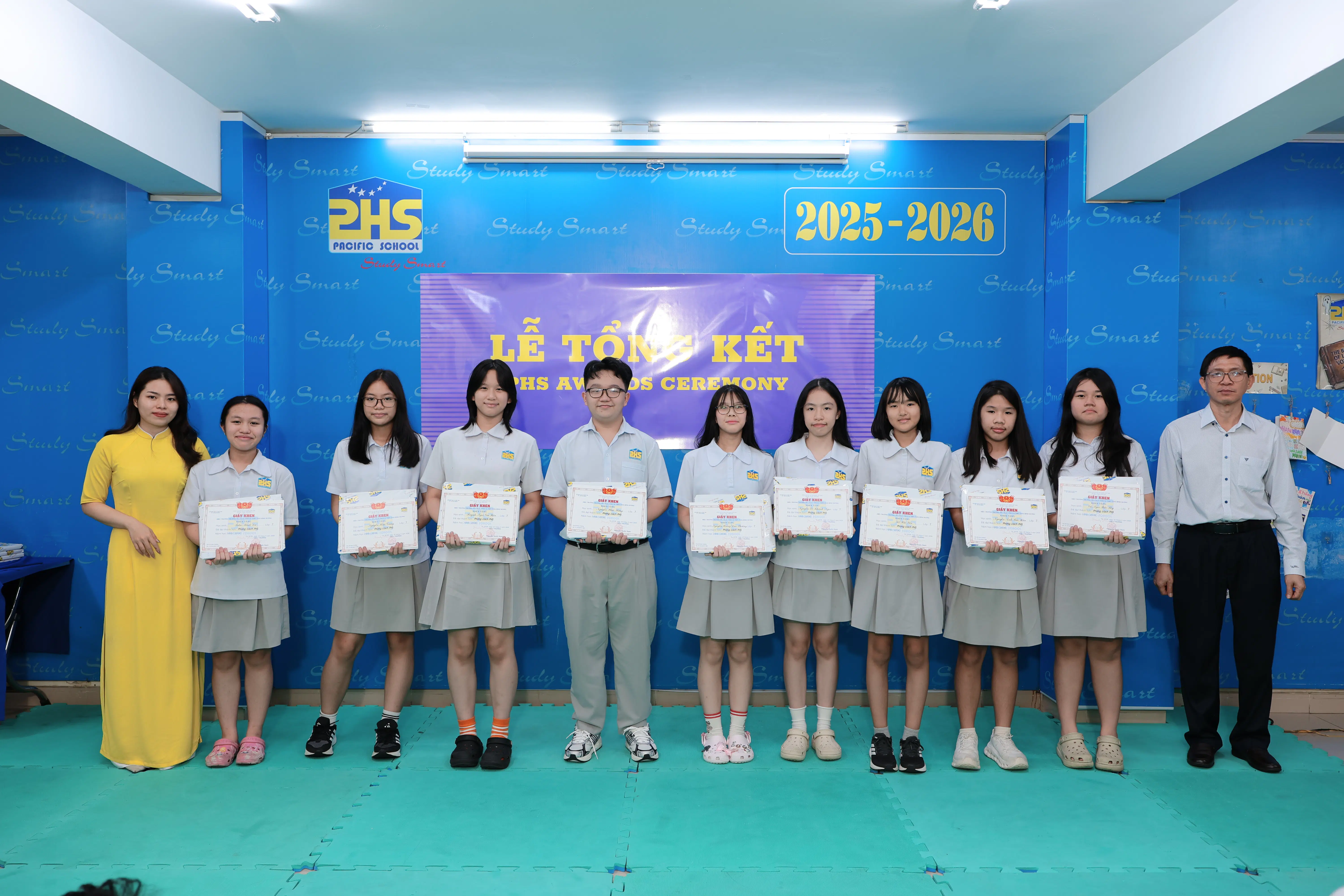 KHI NIỀM VUI NỞ HOA