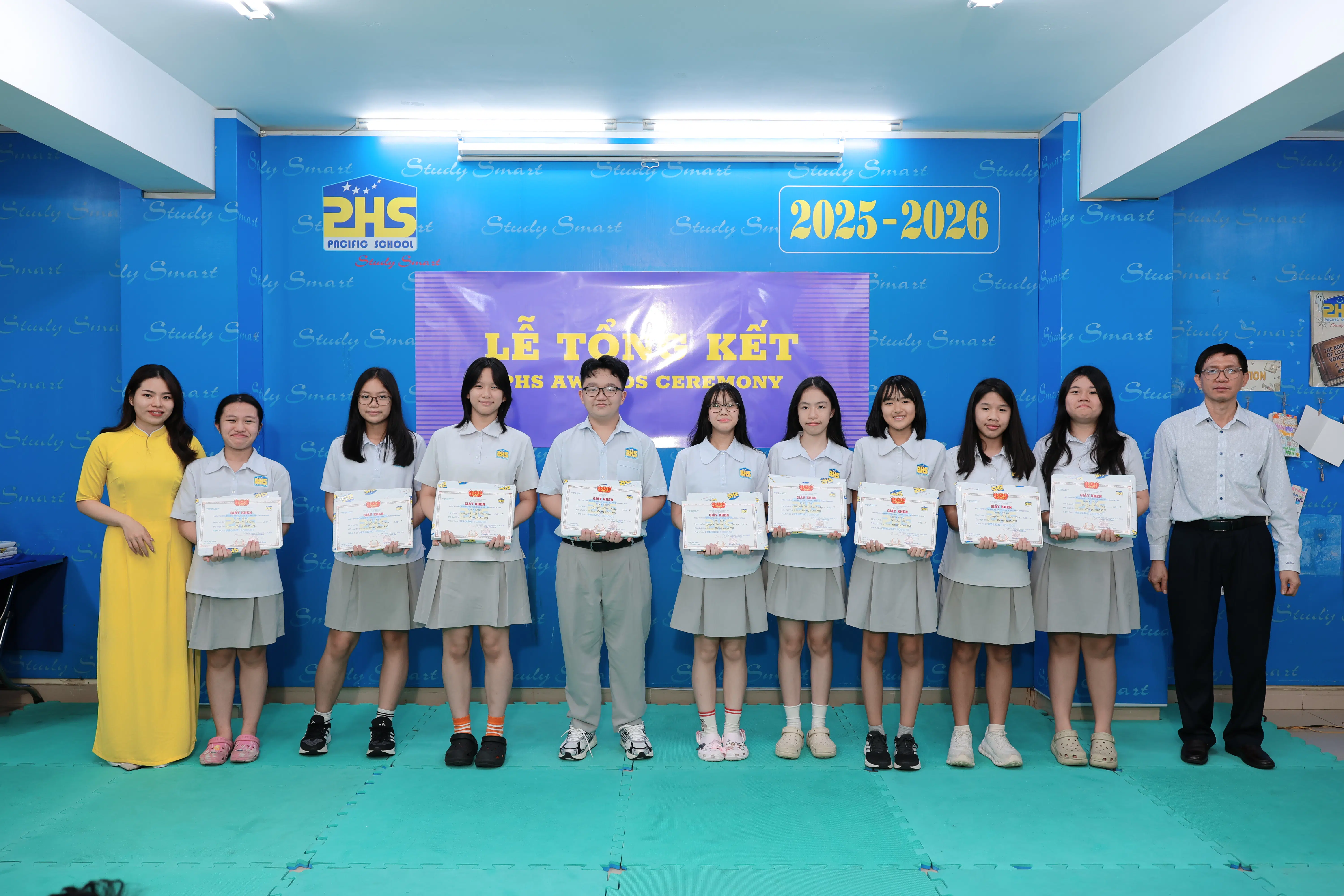 KHI NIỀM VUI NỞ HOA