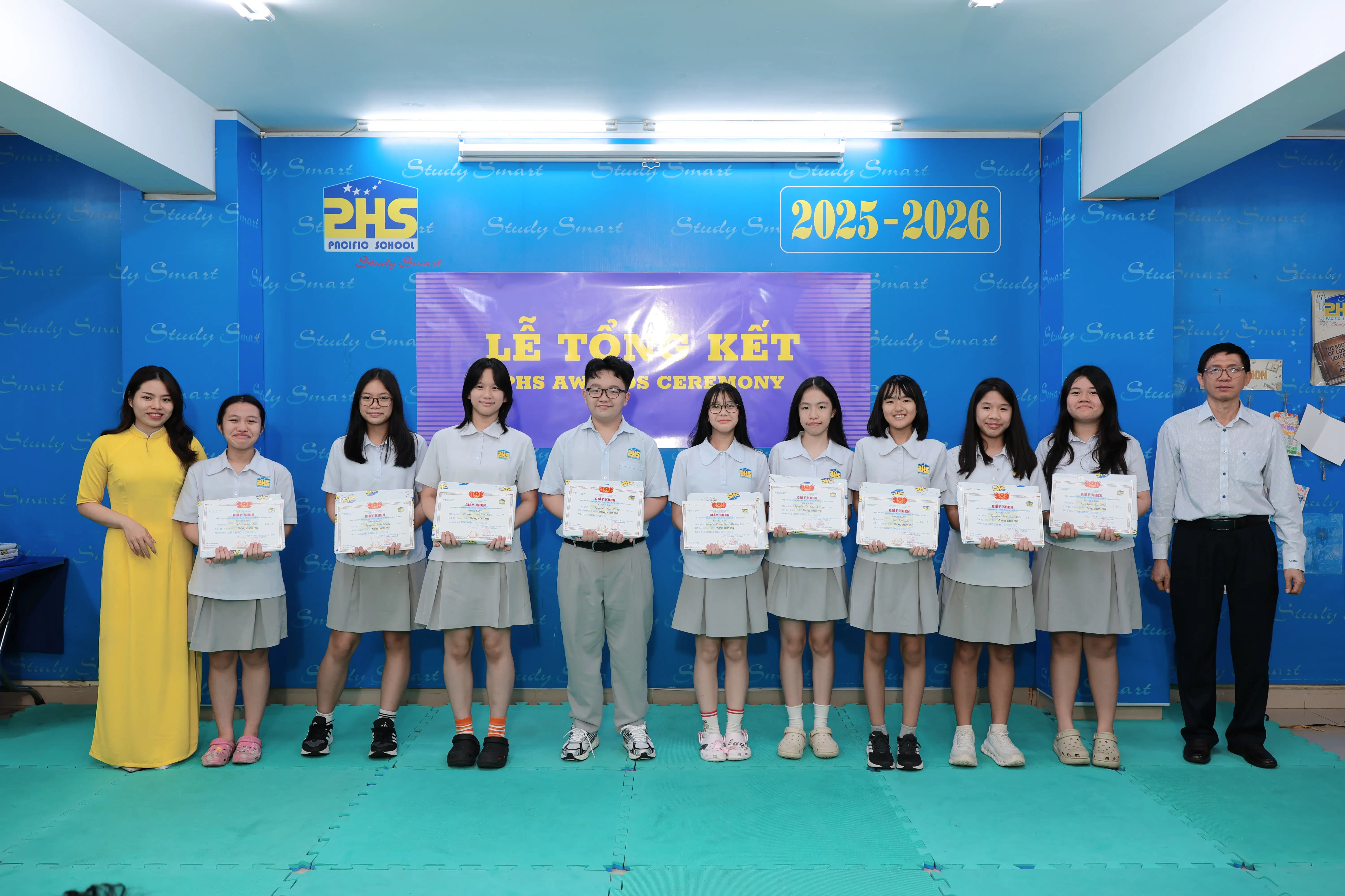 KHI NIỀM VUI NỞ HOA