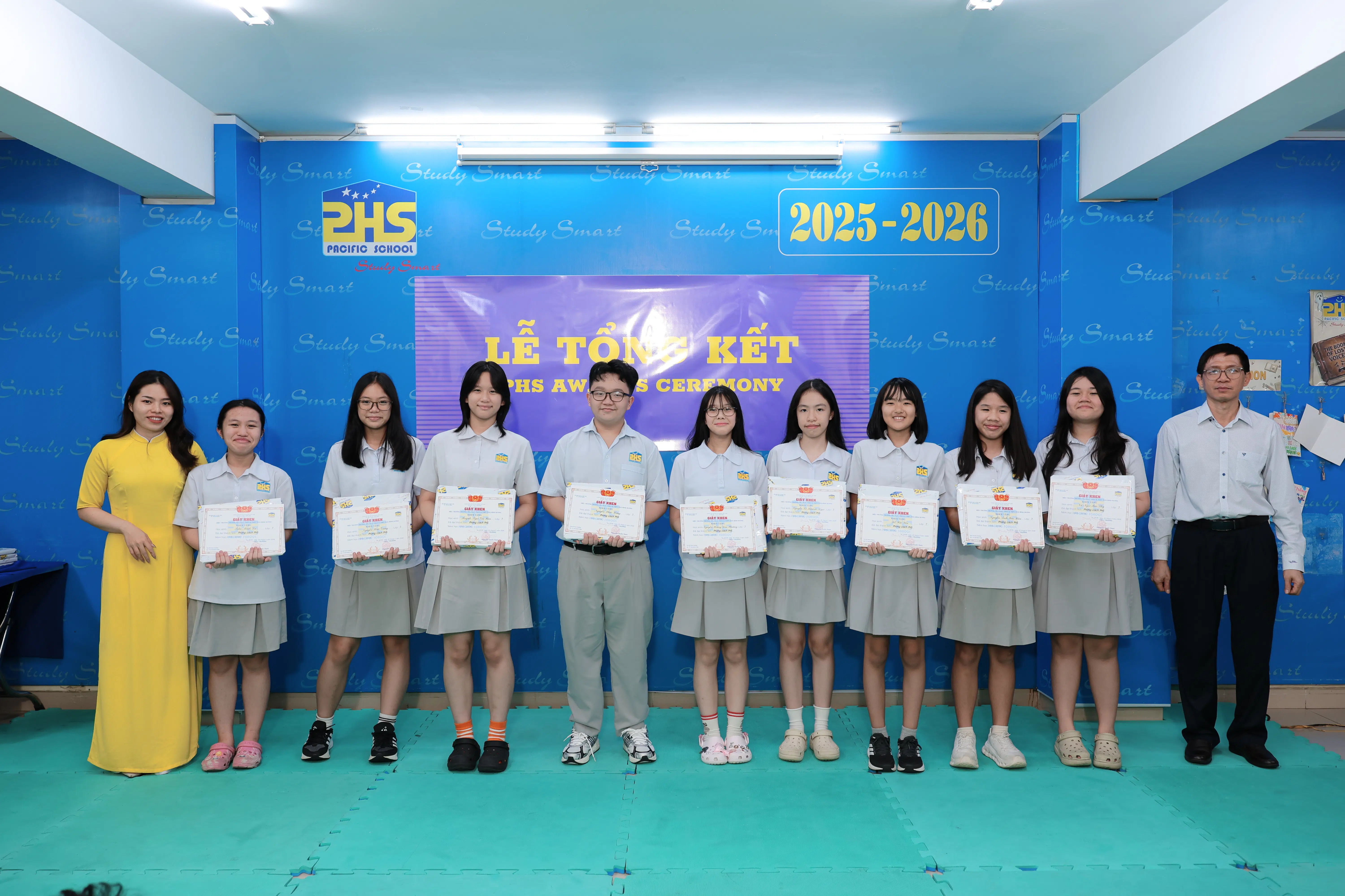KHI NIỀM VUI NỞ HOA