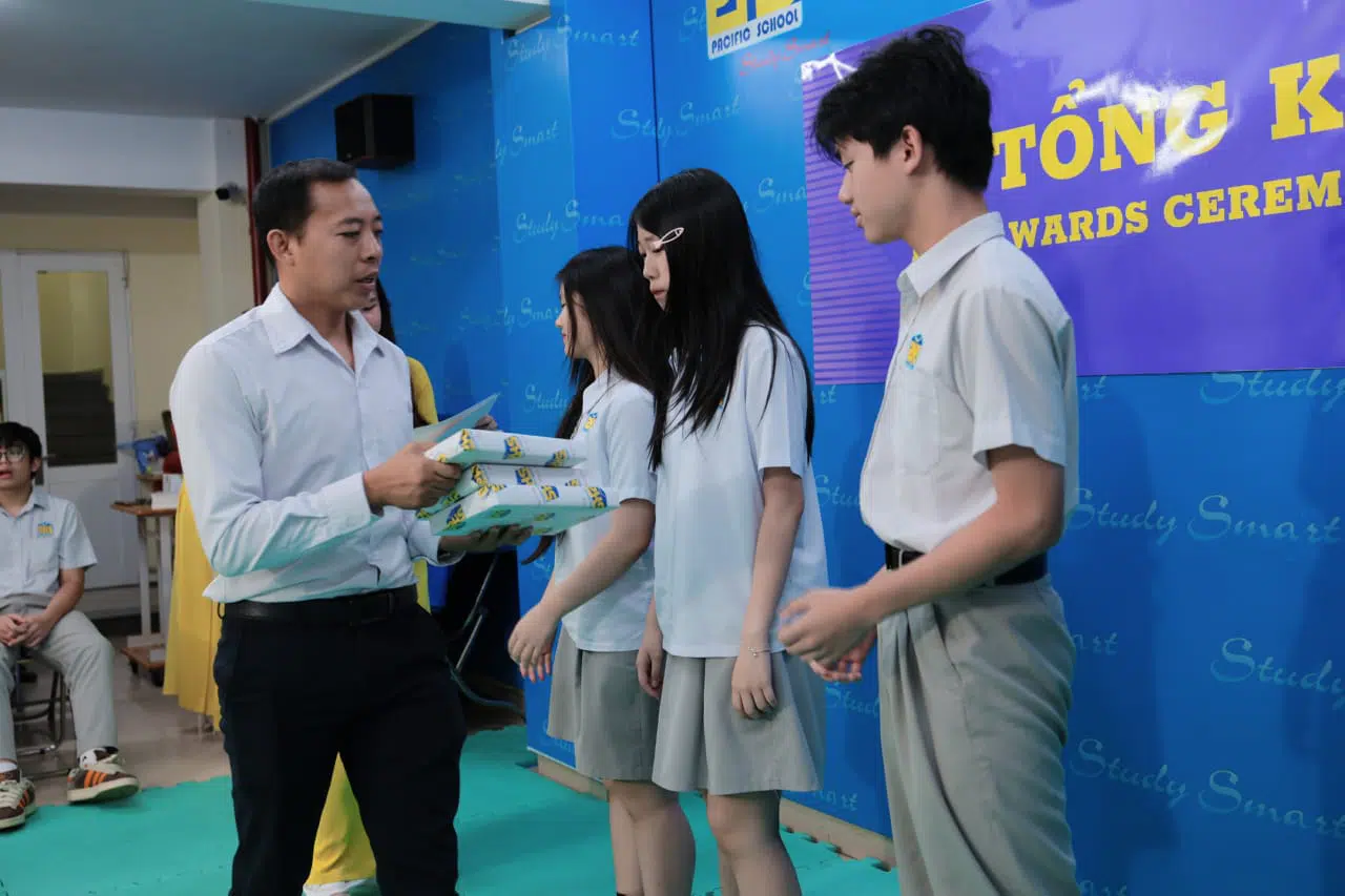 KHI NIỀM VUI NỞ HOA