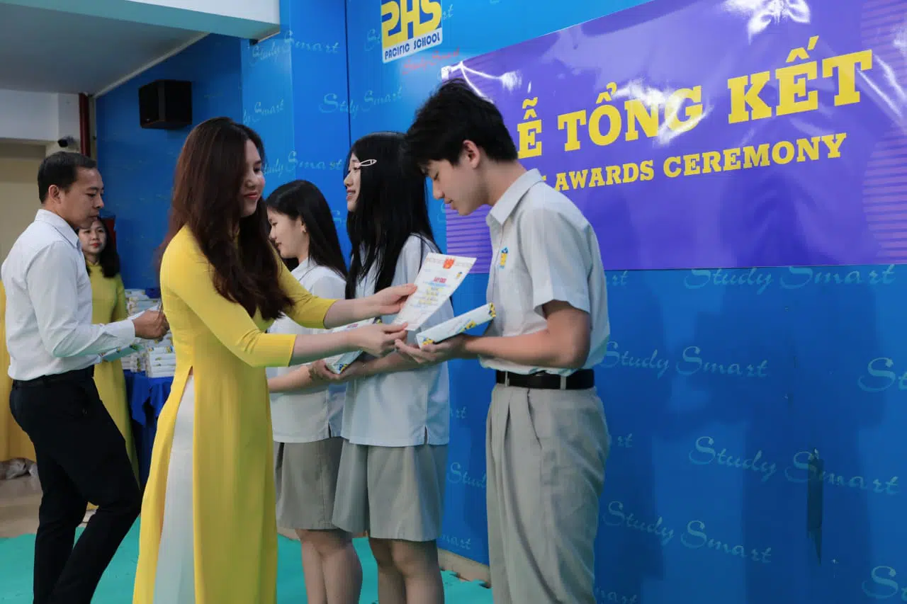 KHI NIỀM VUI NỞ HOA