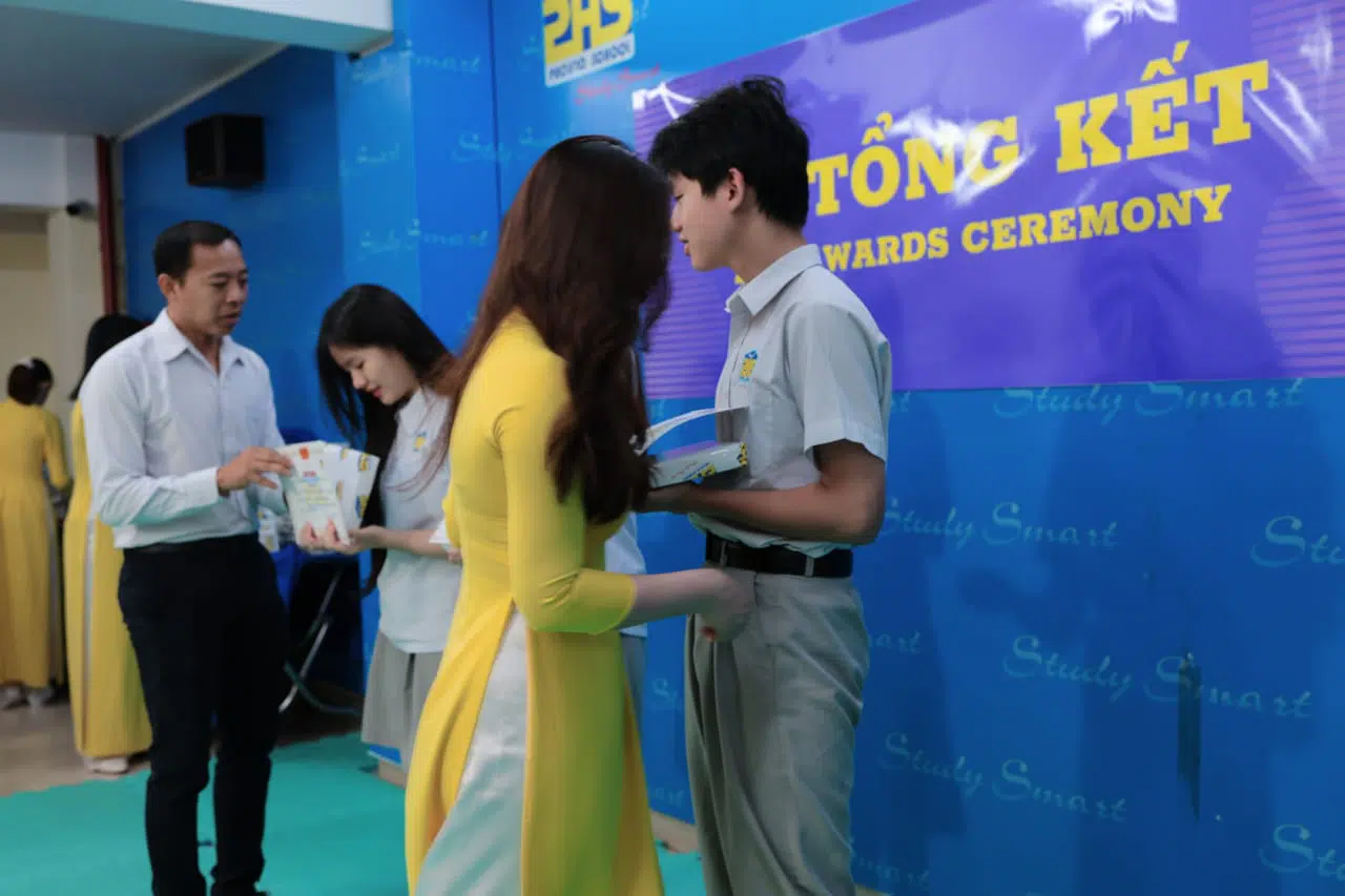 KHI NIỀM VUI NỞ HOA