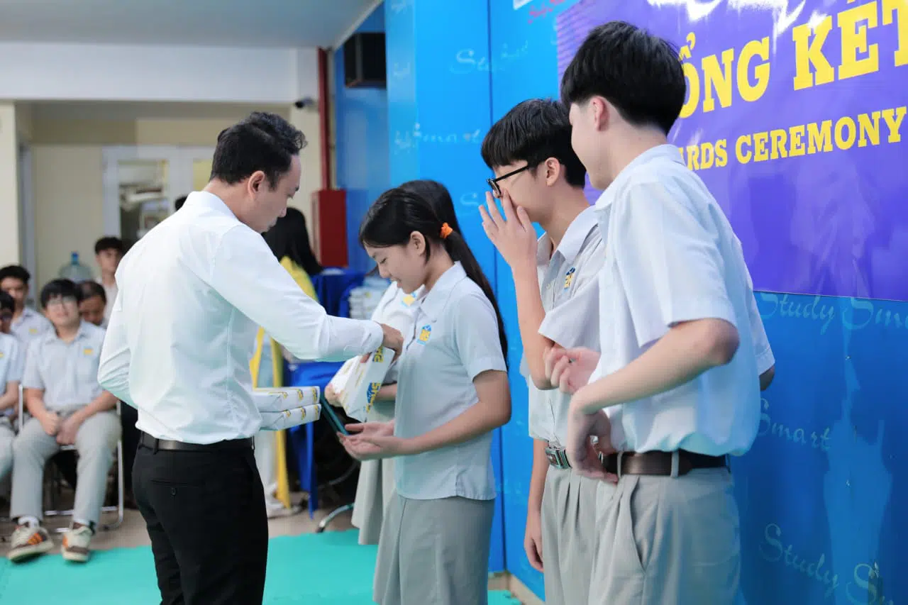 KHI NIỀM VUI NỞ HOA