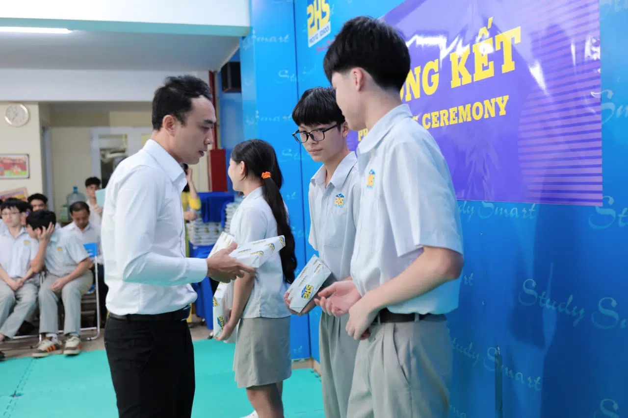 KHI NIỀM VUI NỞ HOA
