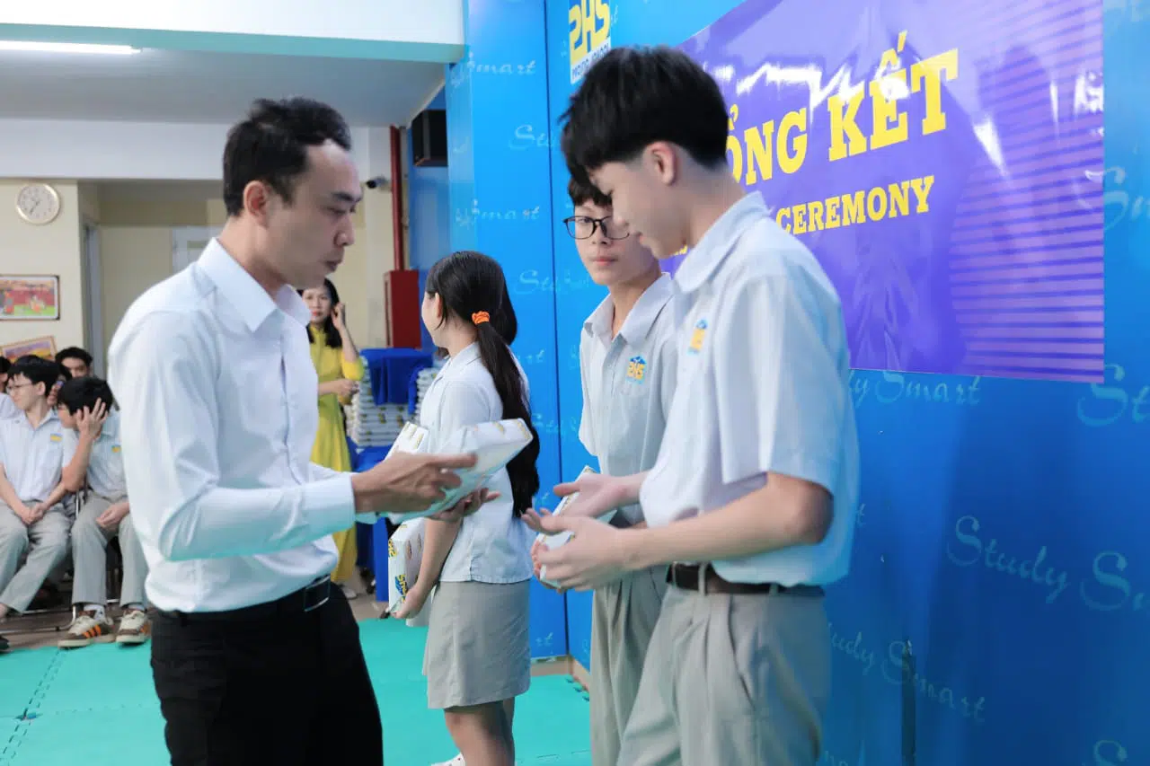 KHI NIỀM VUI NỞ HOA
