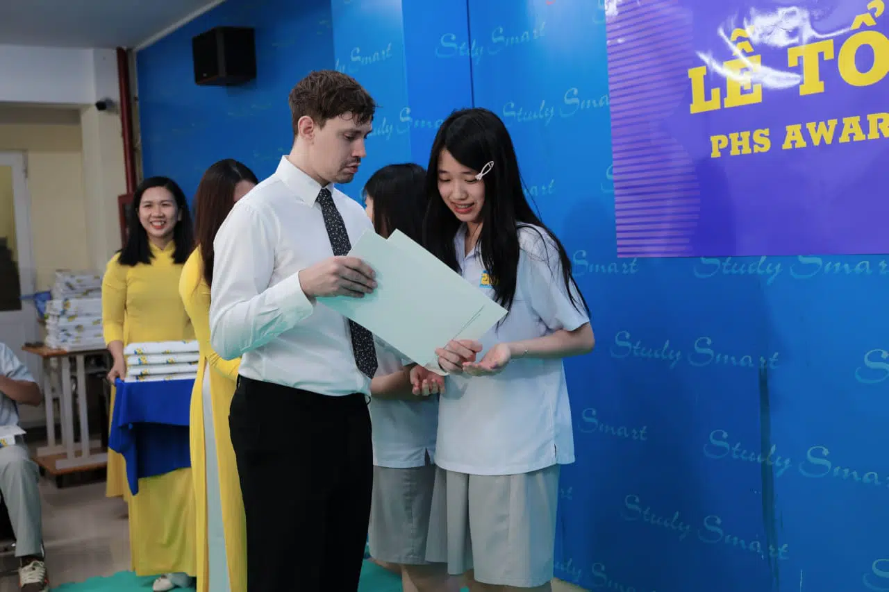 KHI NIỀM VUI NỞ HOA