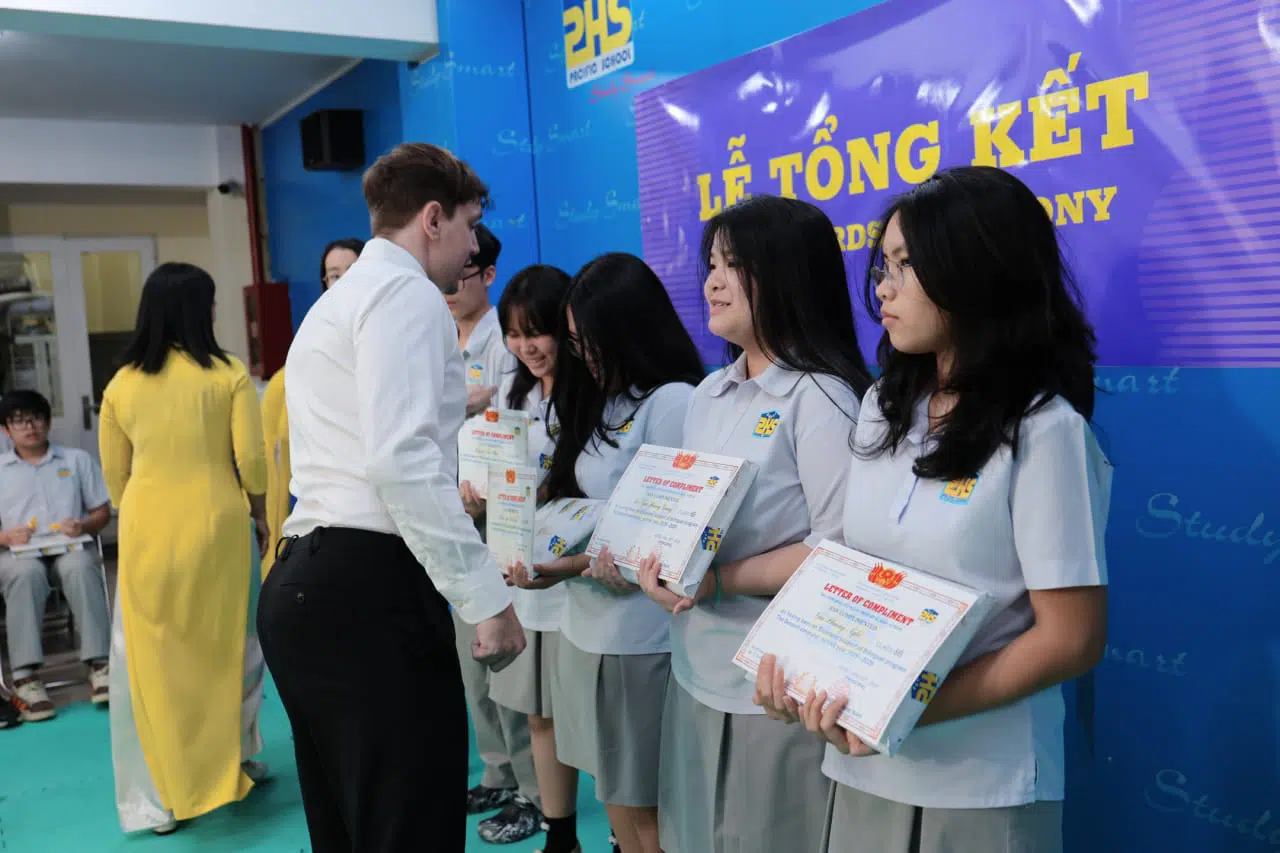 KHI NIỀM VUI NỞ HOA
