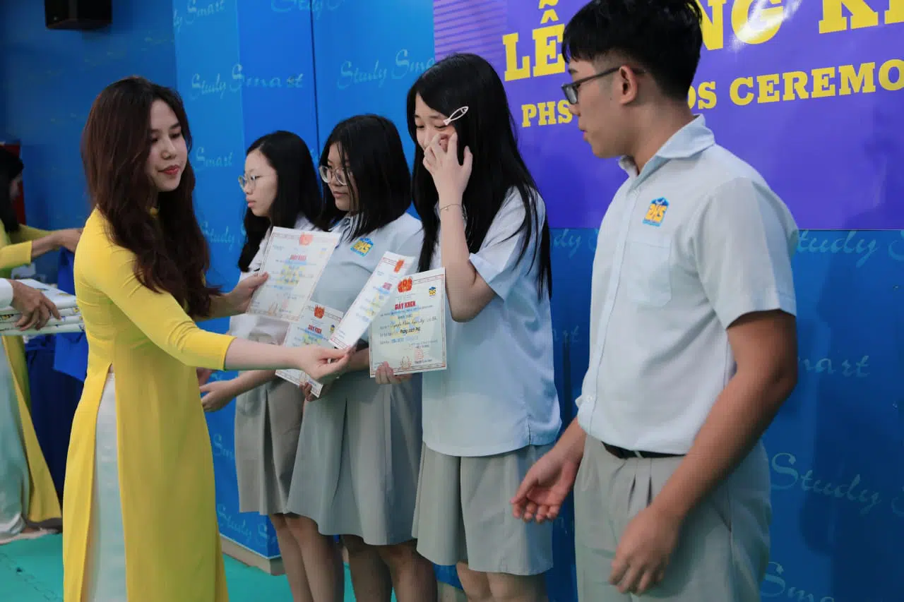 KHI NIỀM VUI NỞ HOA