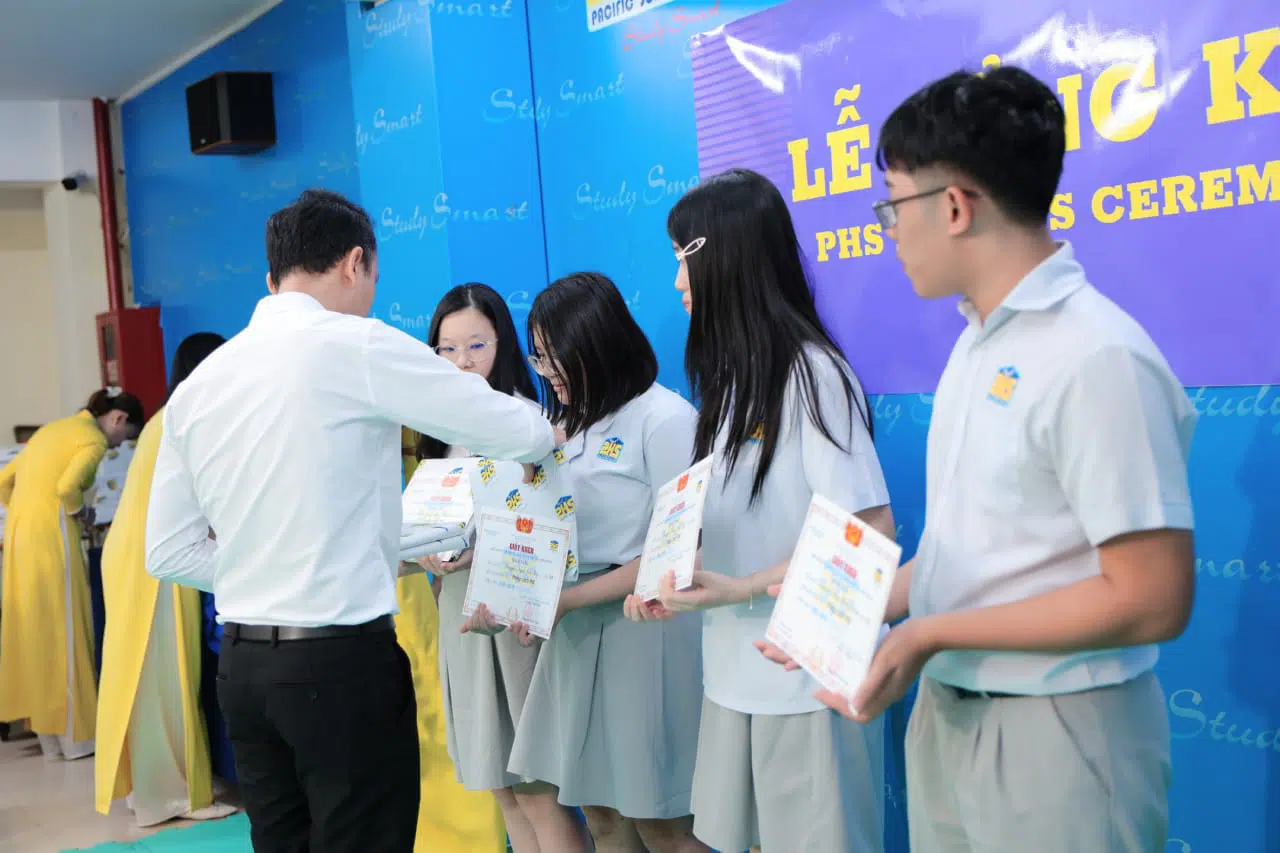 KHI NIỀM VUI NỞ HOA