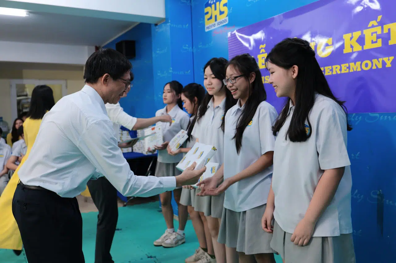 KHI NIỀM VUI NỞ HOA