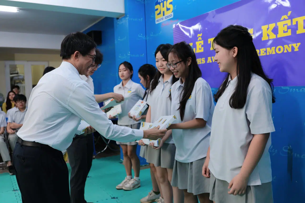 KHI NIỀM VUI NỞ HOA