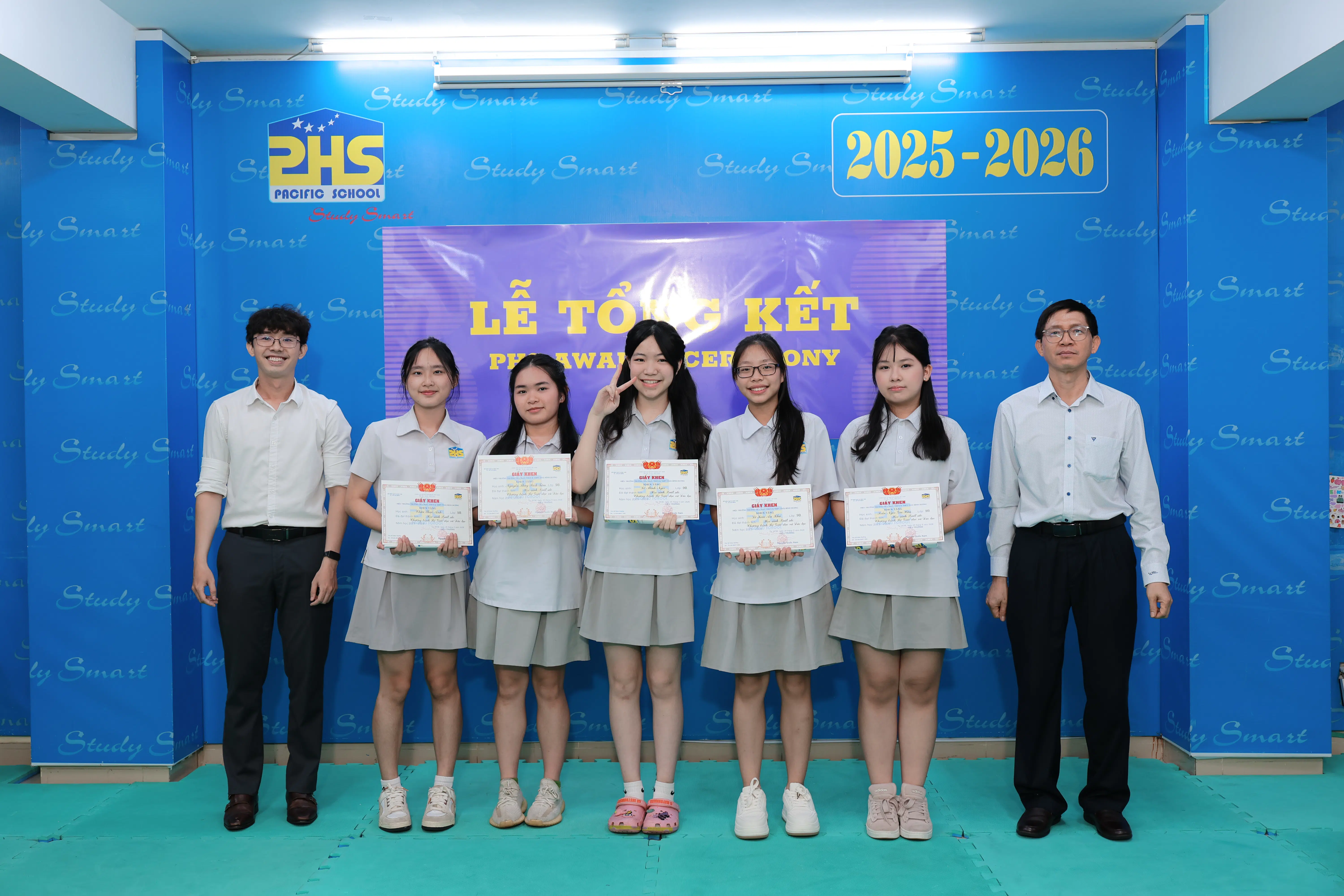 KHI NIỀM VUI NỞ HOA