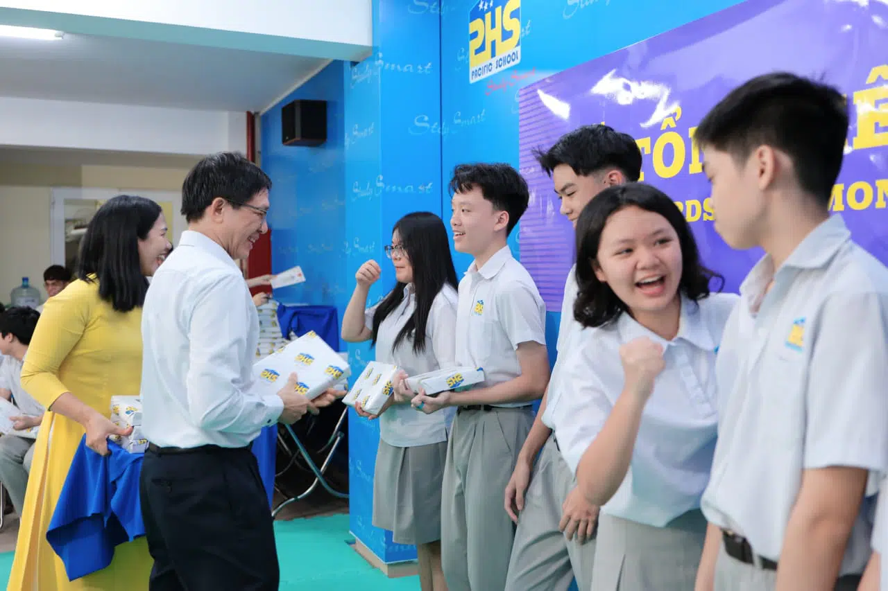 KHI NIỀM VUI NỞ HOA