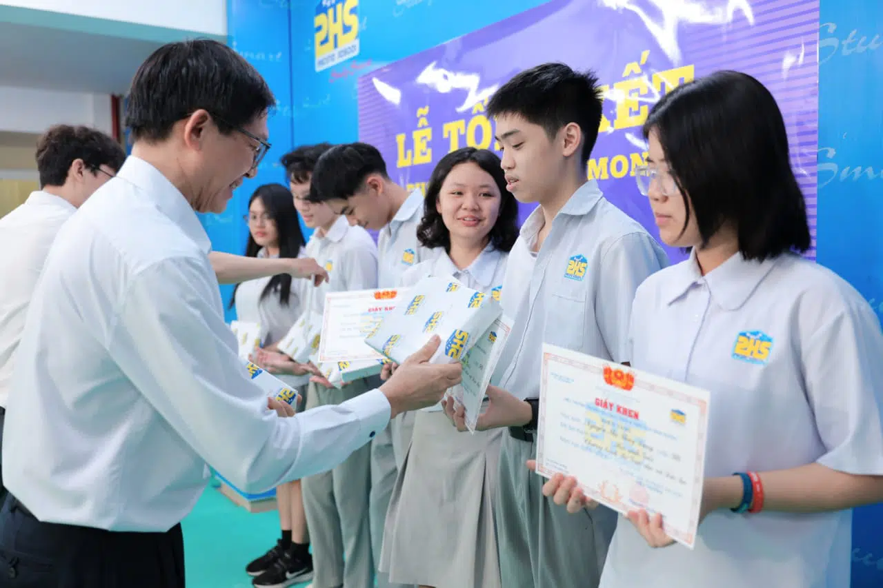 KHI NIỀM VUI NỞ HOA