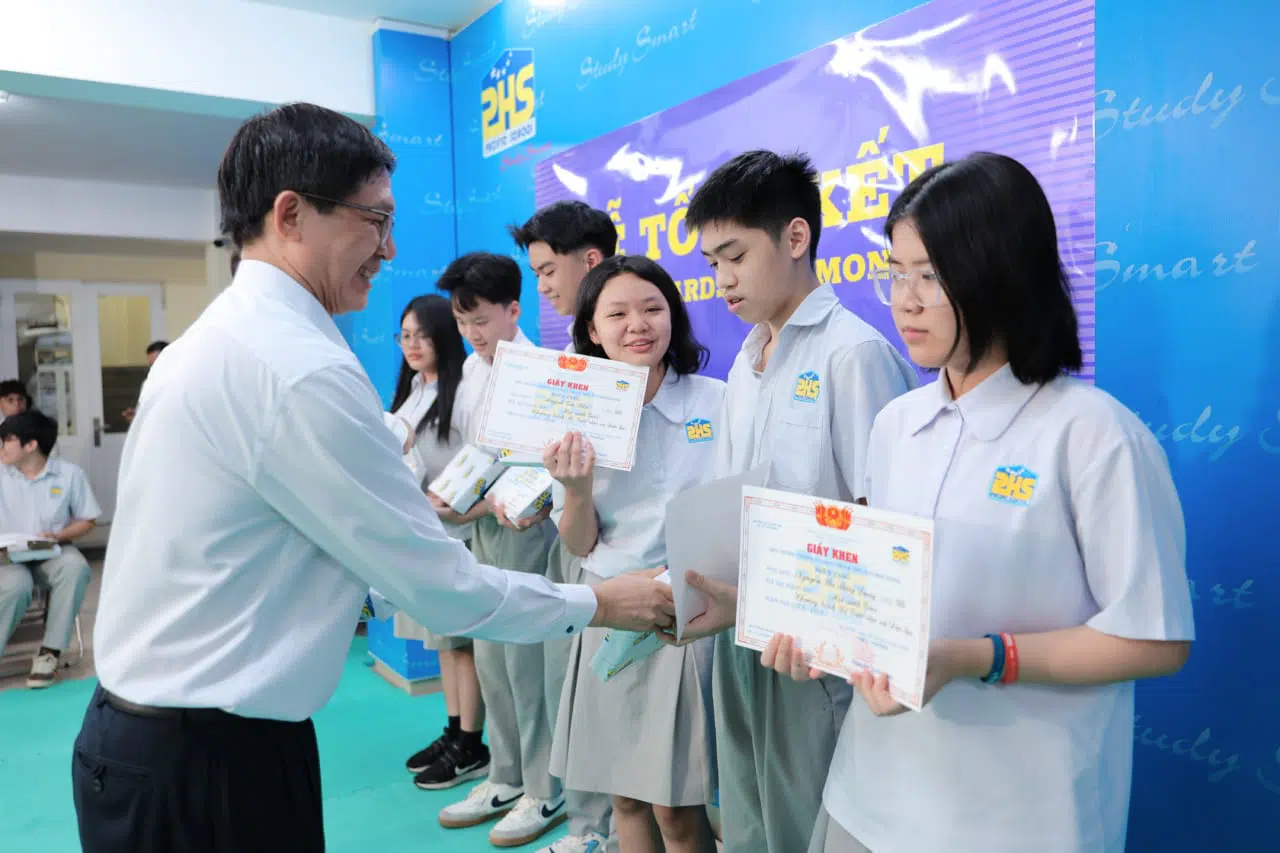 KHI NIỀM VUI NỞ HOA