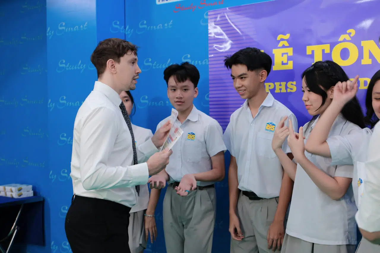 KHI NIỀM VUI NỞ HOA