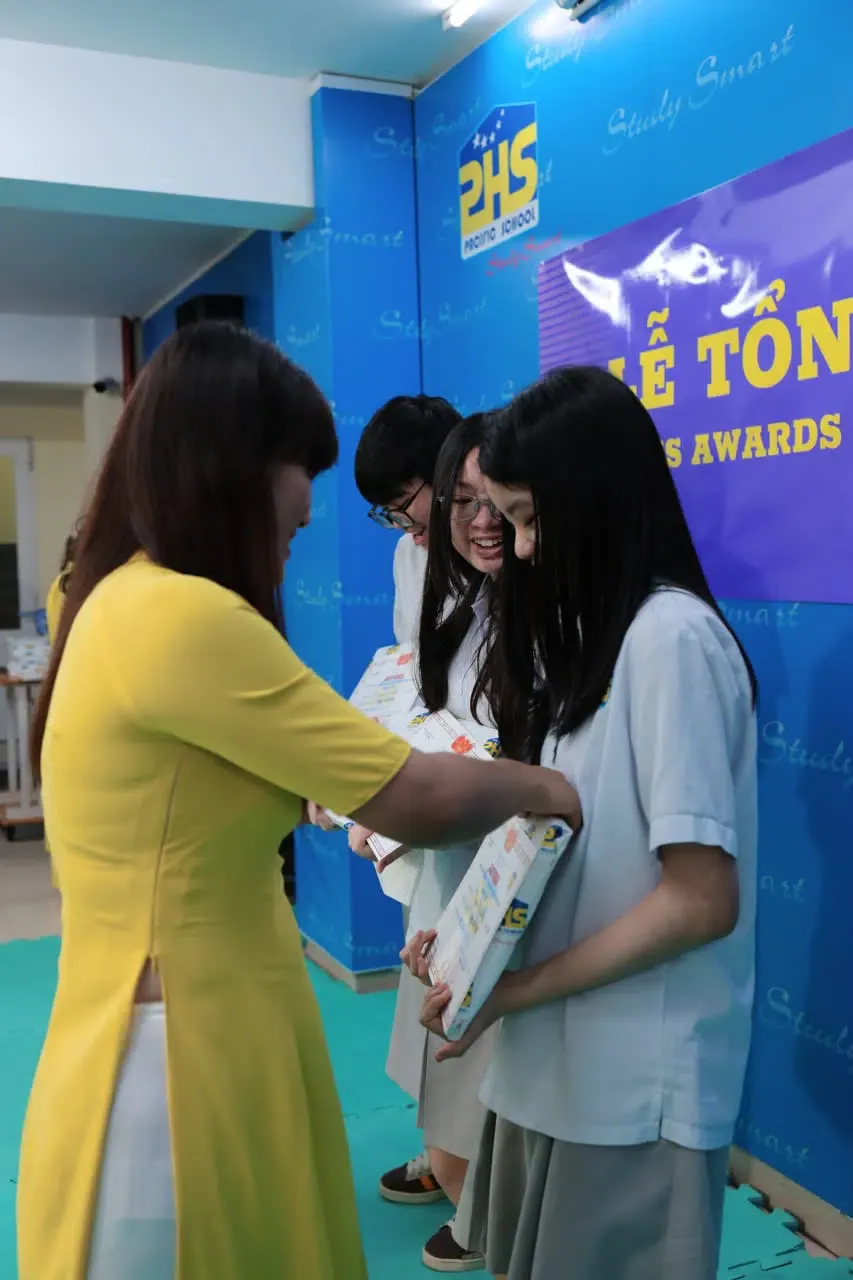 KHI NIỀM VUI NỞ HOA