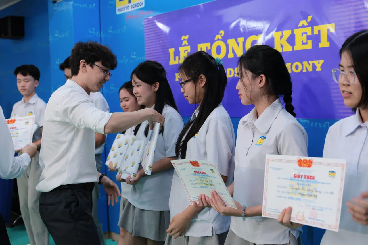 KHI NIỀM VUI NỞ HOA