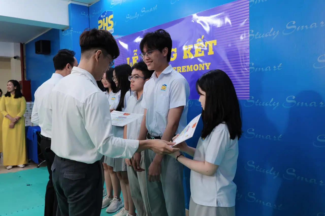 KHI NIỀM VUI NỞ HOA
