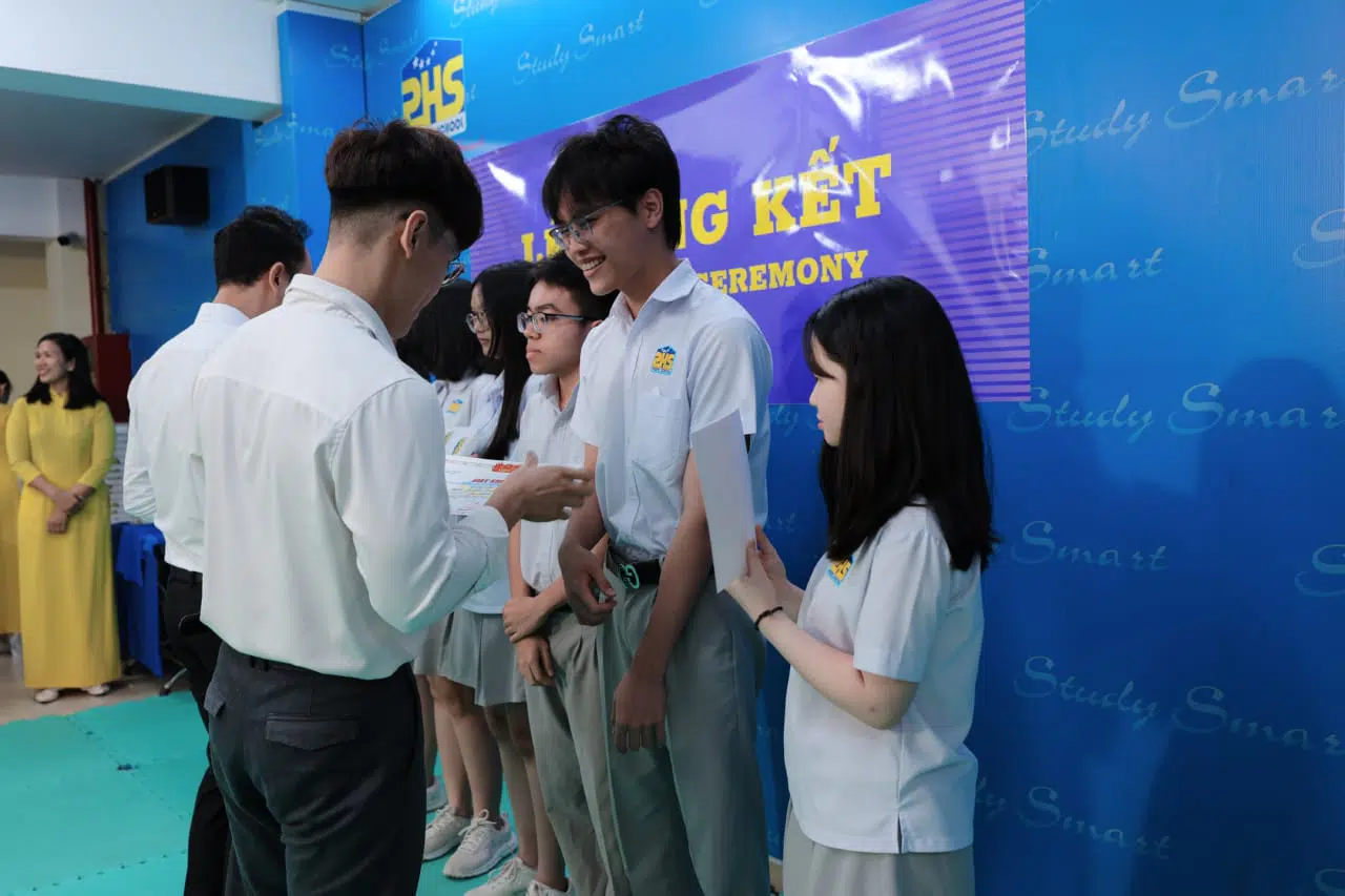 KHI NIỀM VUI NỞ HOA